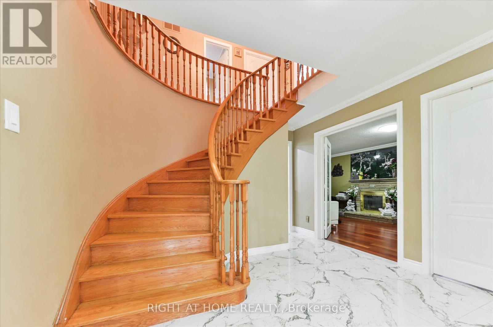 2555 Cynara Road, Mississauga, Ontario  L5B 2R5 - Photo 22 - W12333954