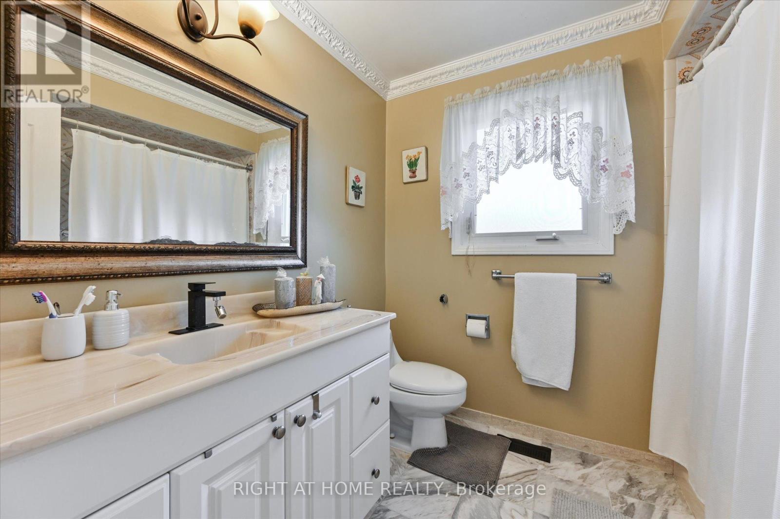 2555 Cynara Road, Mississauga, Ontario  L5B 2R5 - Photo 33 - W12333954
