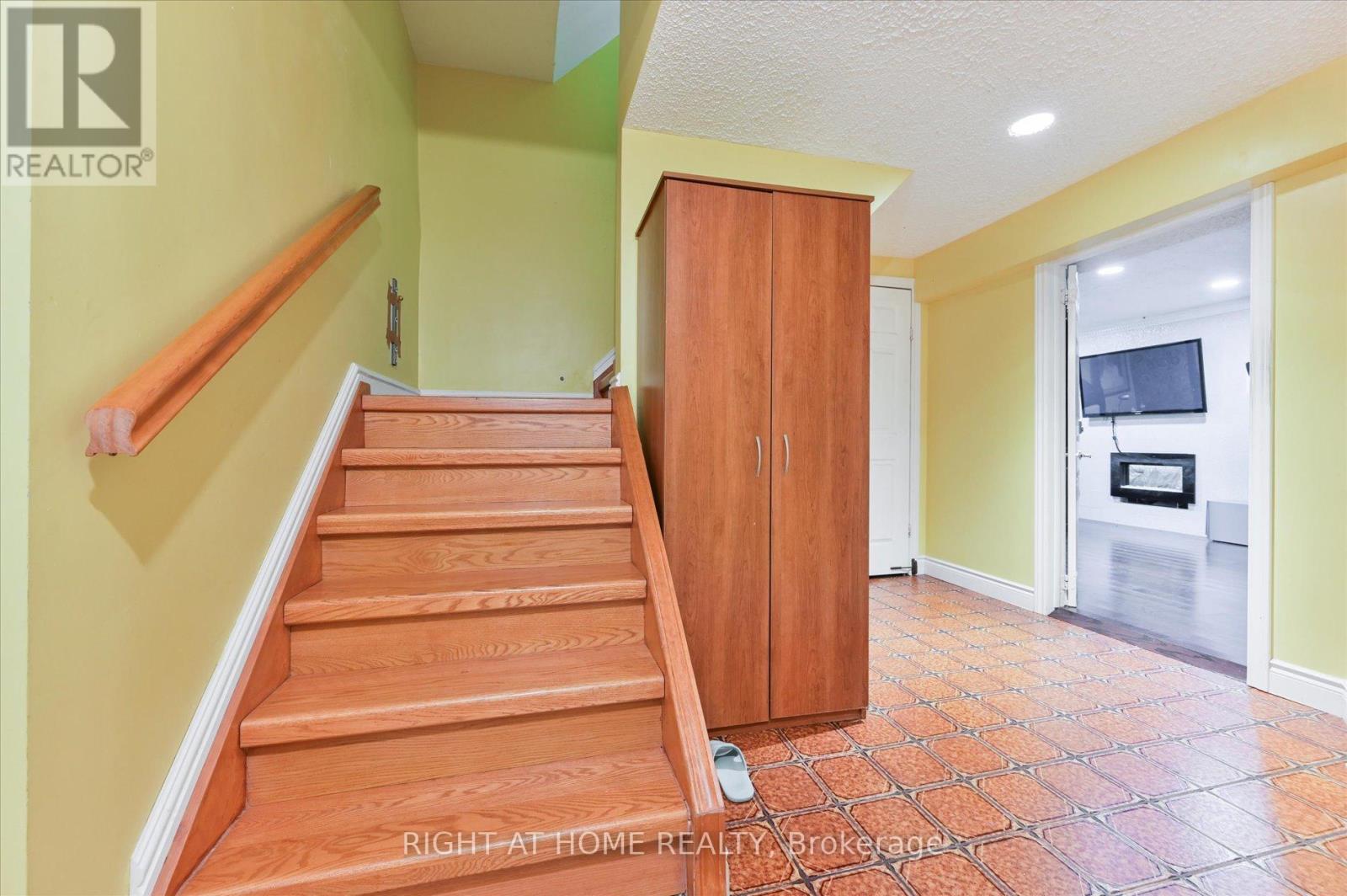 2555 Cynara Road, Mississauga, Ontario  L5B 2R5 - Photo 34 - W12333954