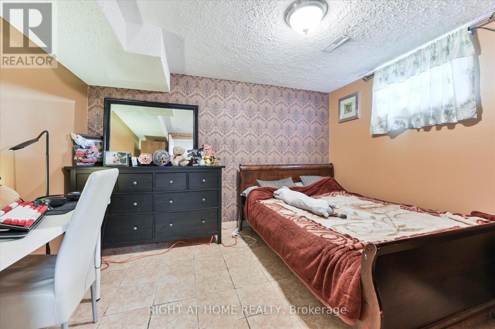 2555 Cynara Road, Mississauga, Ontario  L5B 2R5 - Photo 37 - W12333954