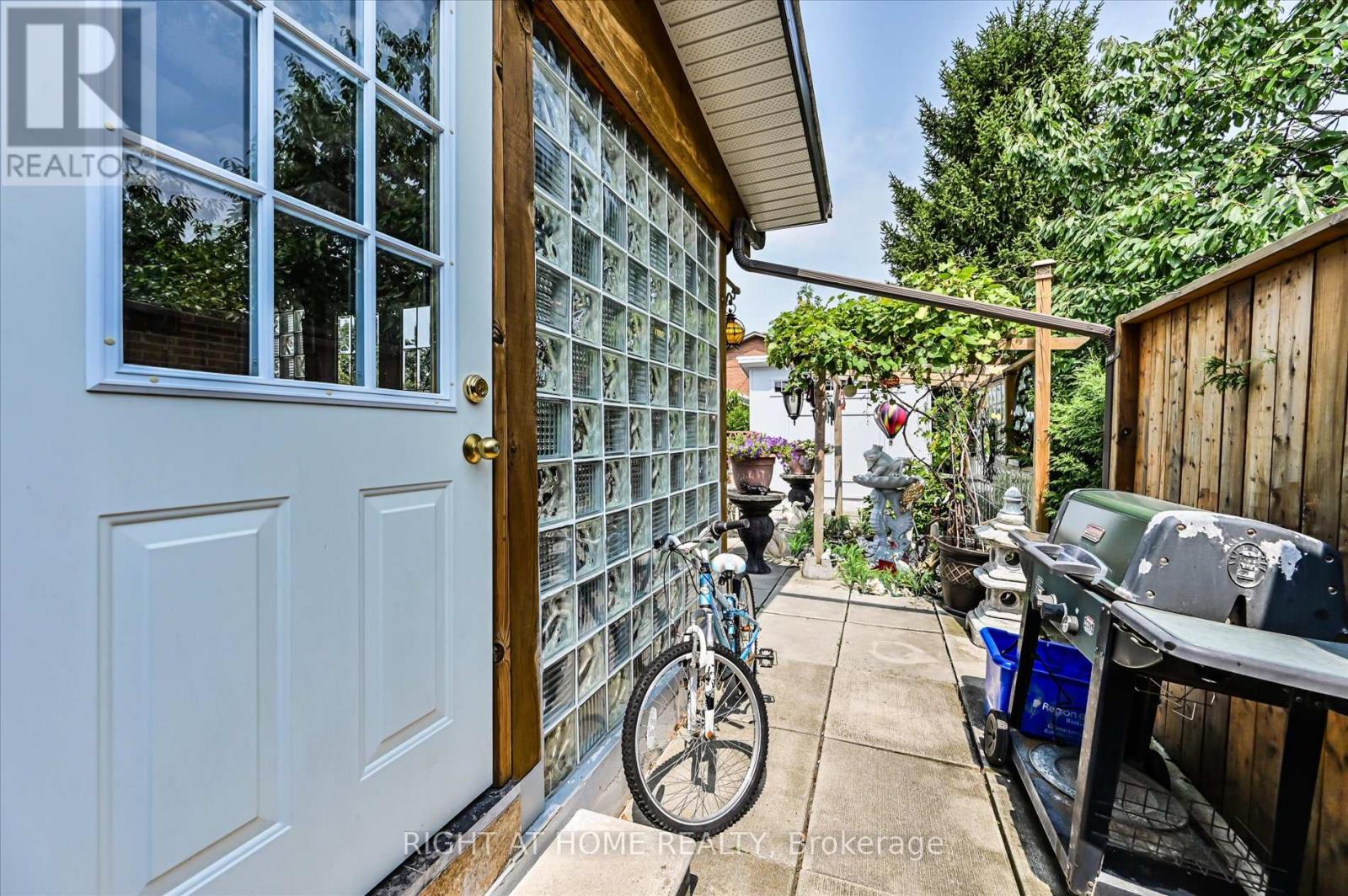 2555 Cynara Road, Mississauga, Ontario  L5B 2R5 - Photo 41 - W12333954