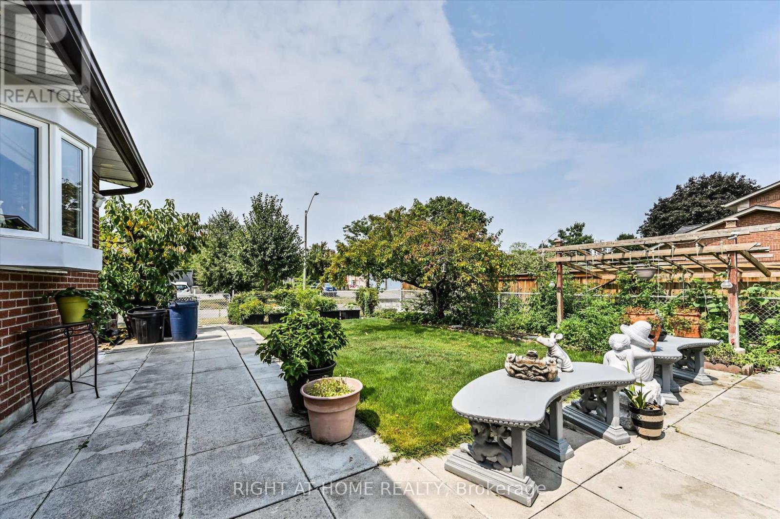 2555 Cynara Road, Mississauga, Ontario  L5B 2R5 - Photo 44 - W12333954