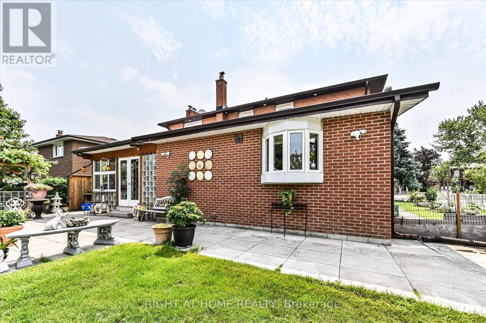 2555 Cynara Road, Mississauga, Ontario  L5B 2R5 - Photo 46 - W12333954