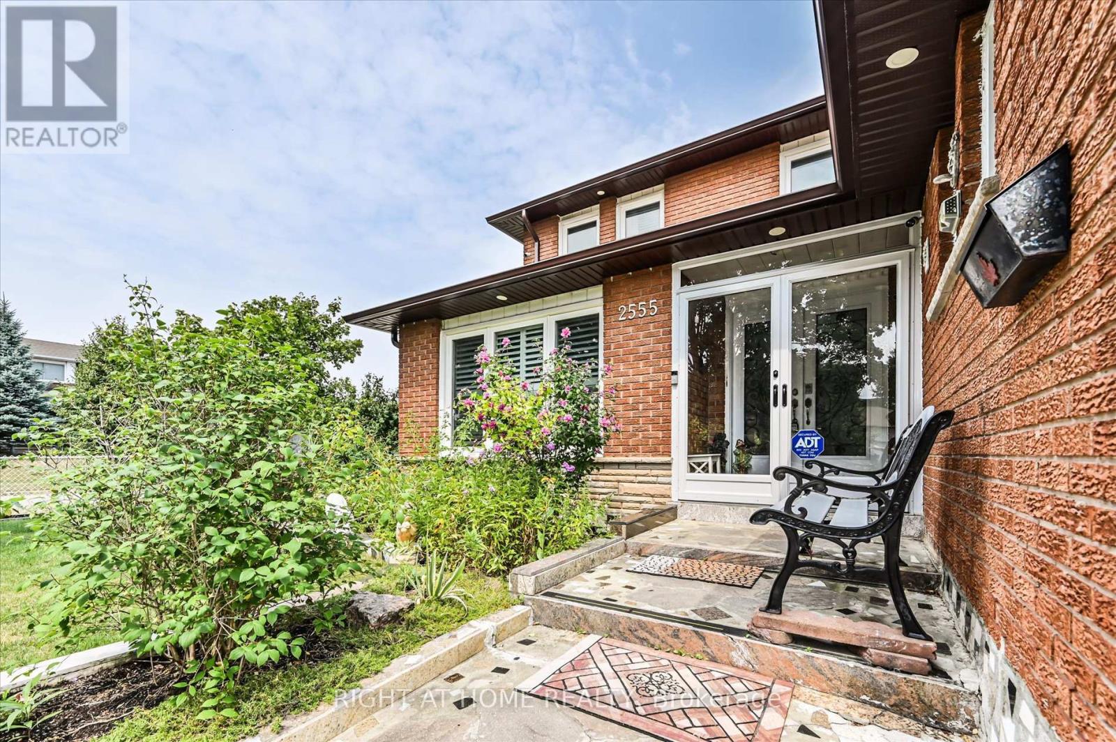 2555 Cynara Road, Mississauga, Ontario  L5B 2R5 - Photo 7 - W12333954