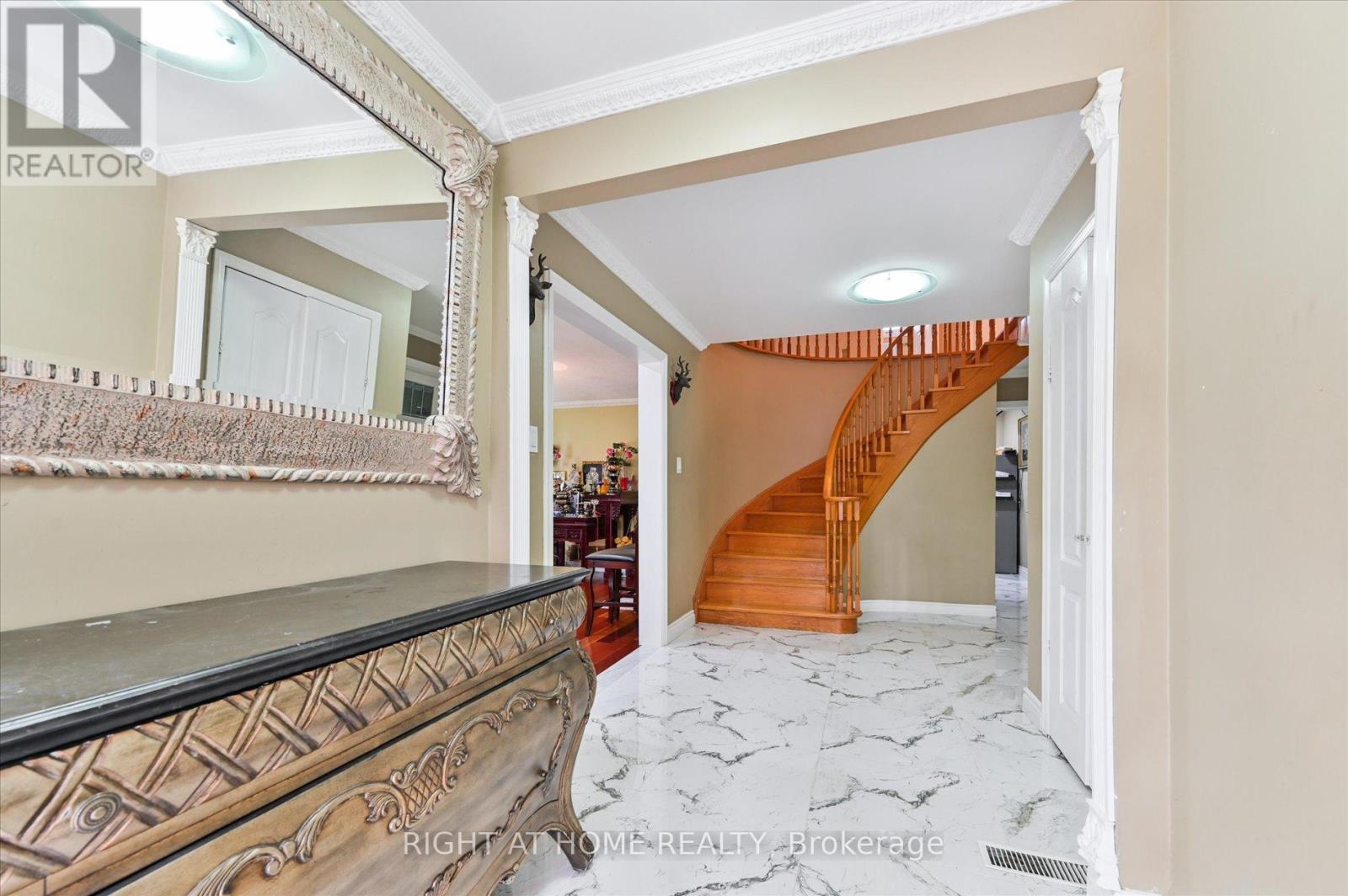 2555 Cynara Road, Mississauga, Ontario  L5B 2R5 - Photo 8 - W12333954