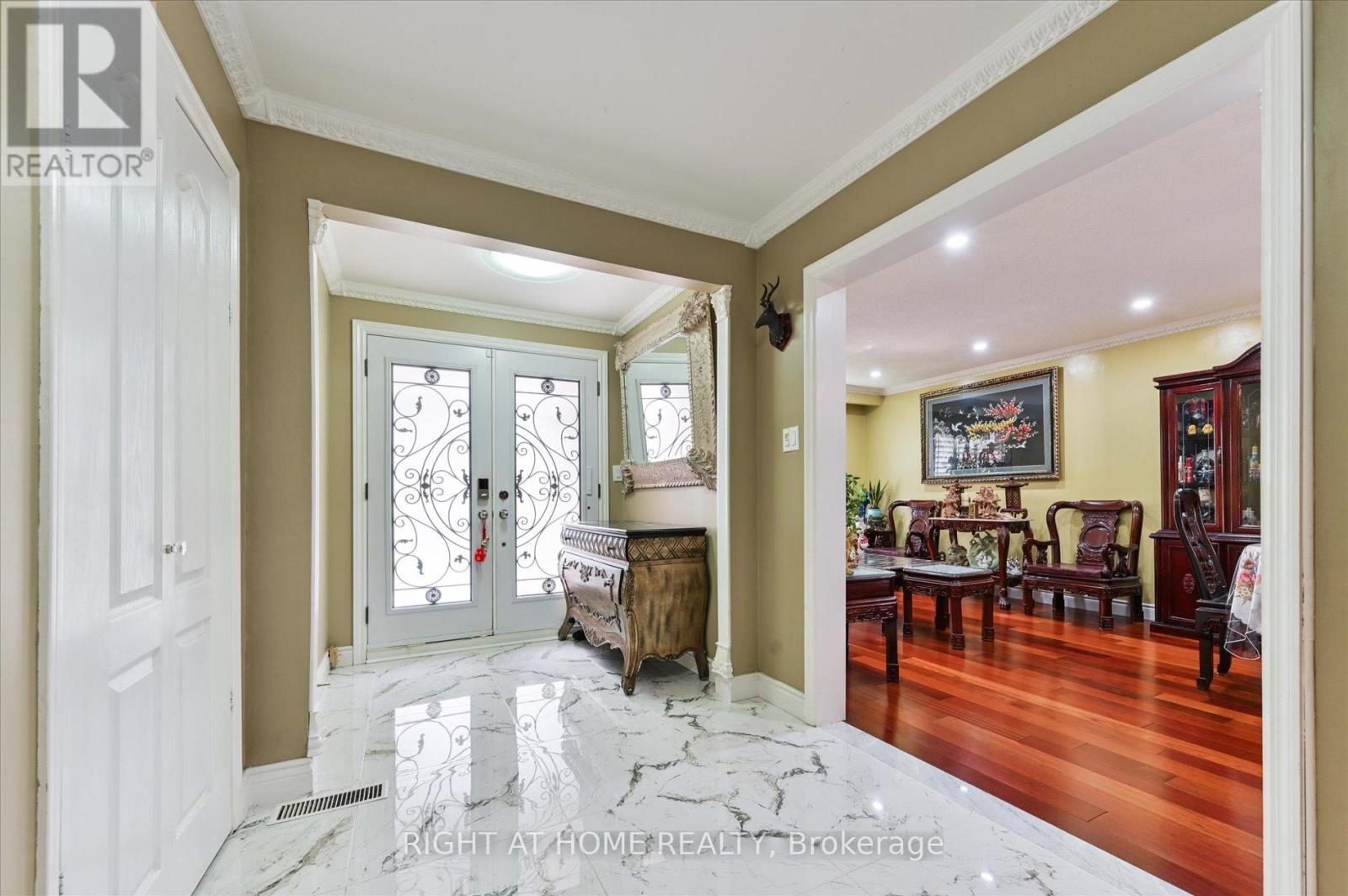 2555 Cynara Road, Mississauga, Ontario  L5B 2R5 - Photo 9 - W12333954
