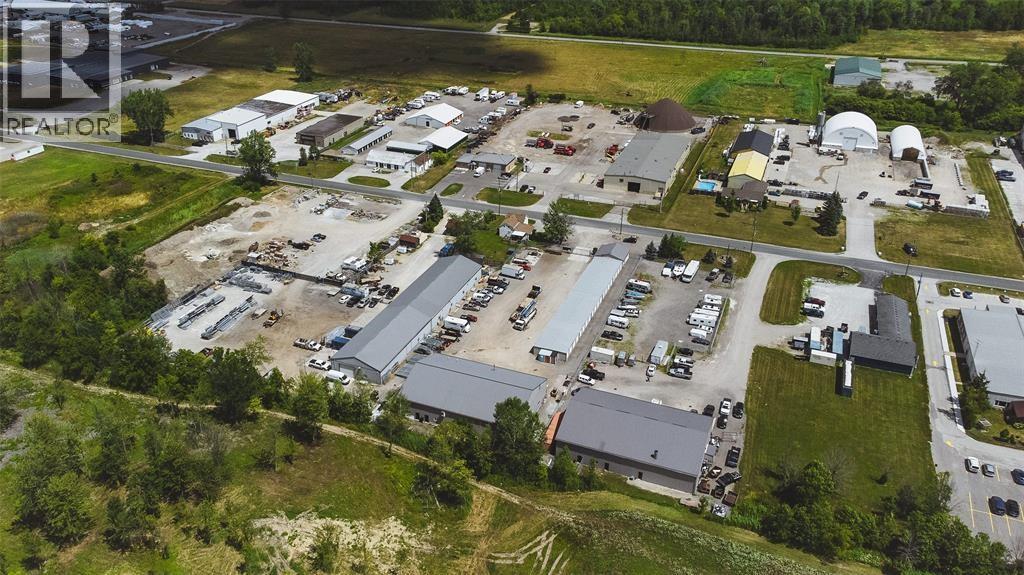 313 Centre Street, Petrolia, Ontario  N0N 1R0 - Photo 3 - 25020231