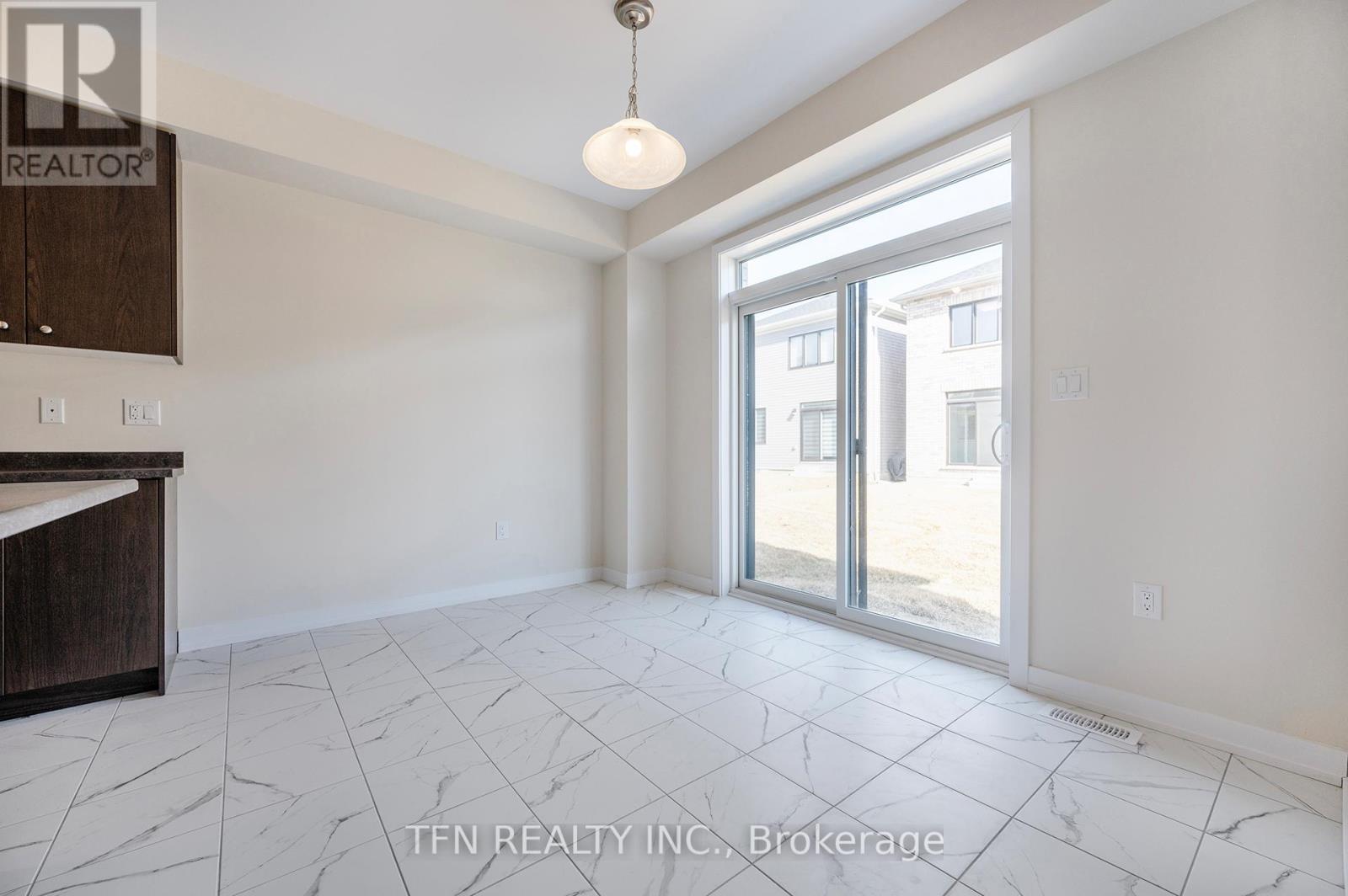 71 Wintergreen Crescent, Haldimand, Ontario  N3W 0H8 - Photo 16 - X12333959