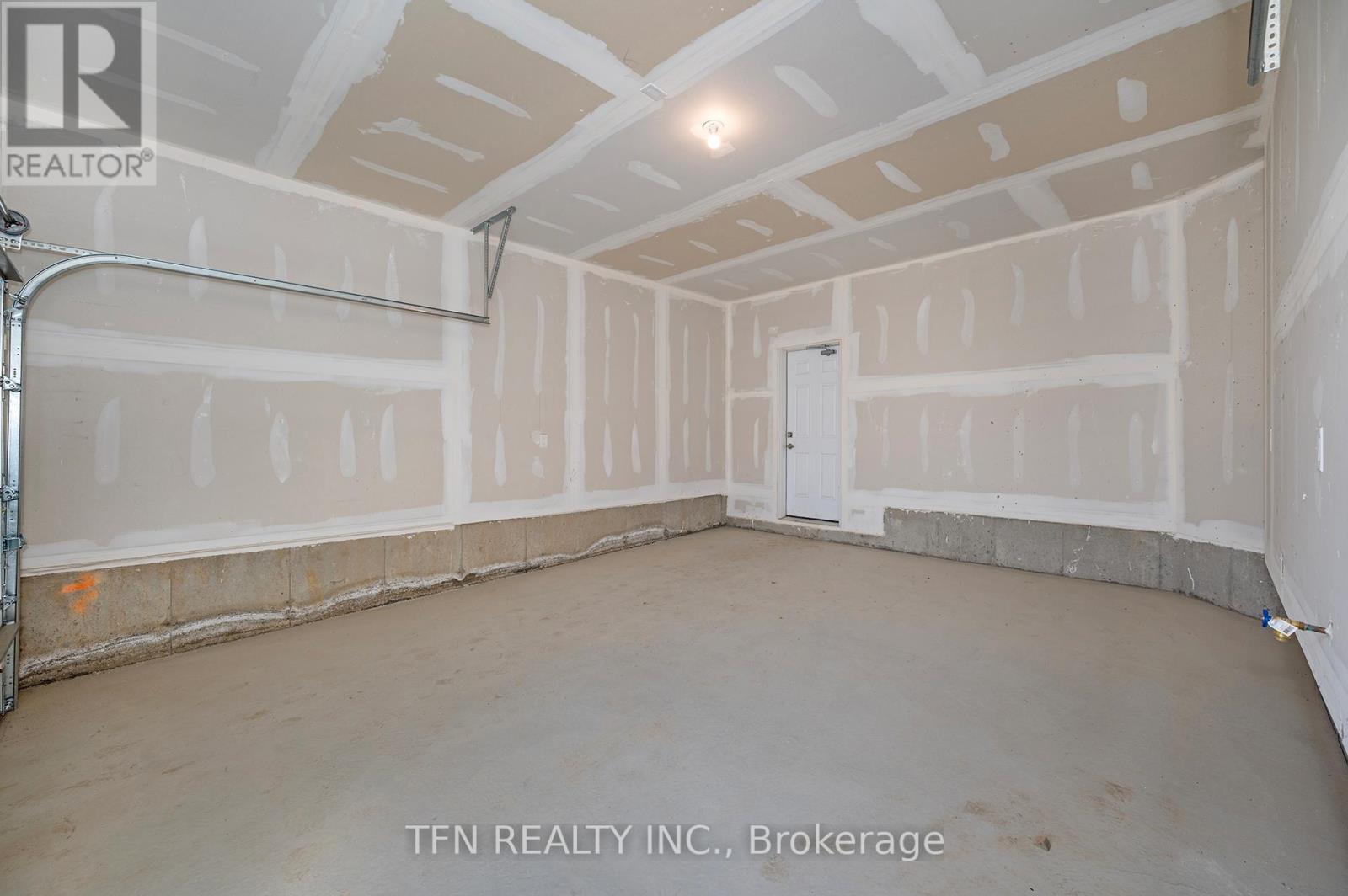 71 Wintergreen Crescent, Haldimand, Ontario  N3W 0H8 - Photo 29 - X12333959