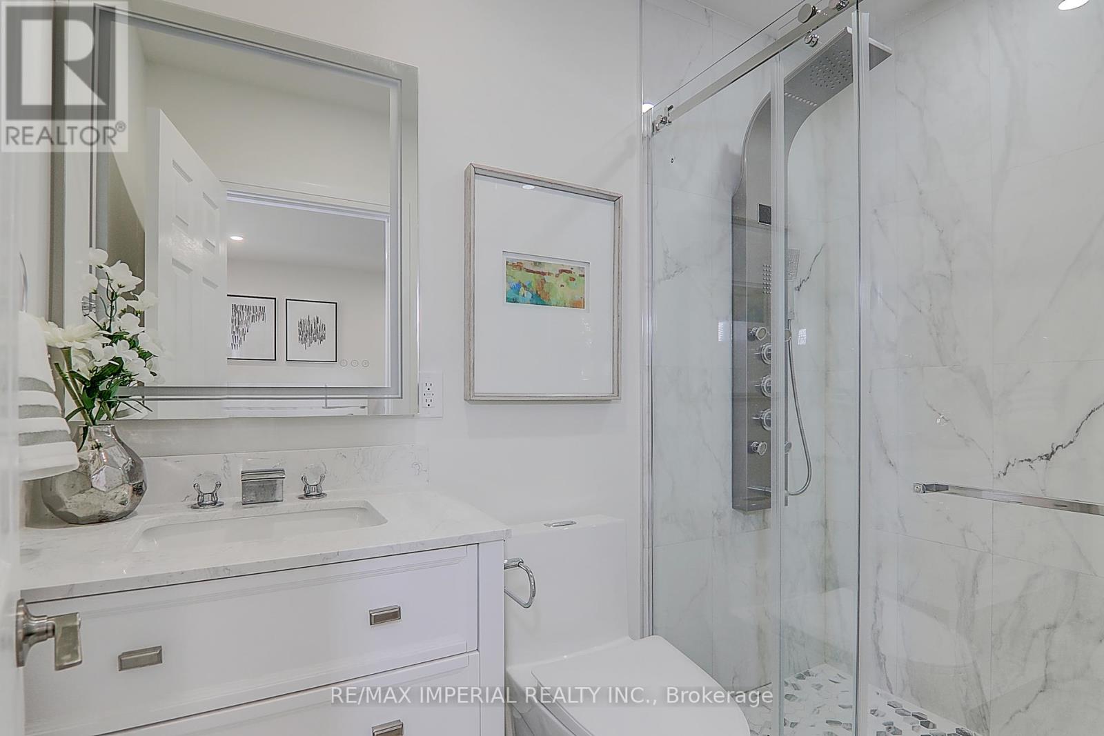 98 Belfry Drive, Newmarket, Ontario  L3Y 3G1 - Photo 24 - N12334061