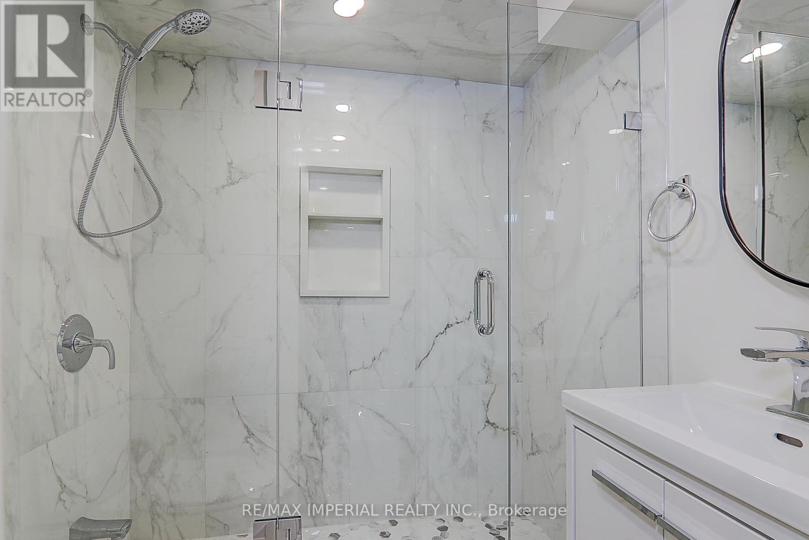 98 Belfry Drive, Newmarket, Ontario  L3Y 3G1 - Photo 32 - N12334061