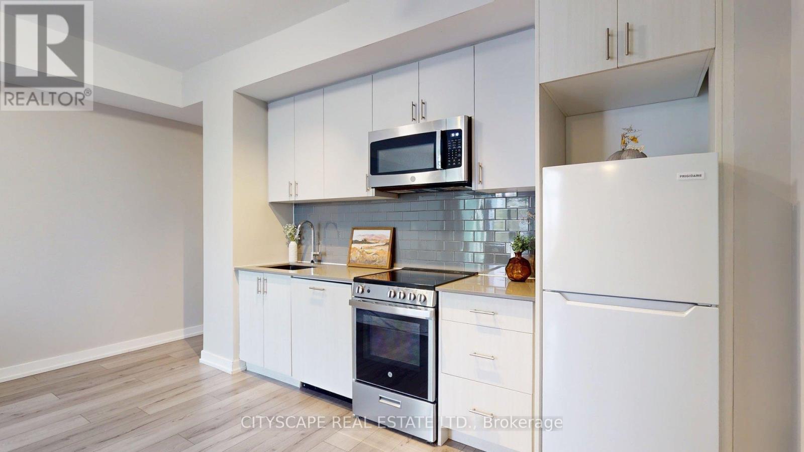 303 - 1195 The Queens Way, Toronto, Ontario  M8Z 0H1 - Photo 15 - W12334000