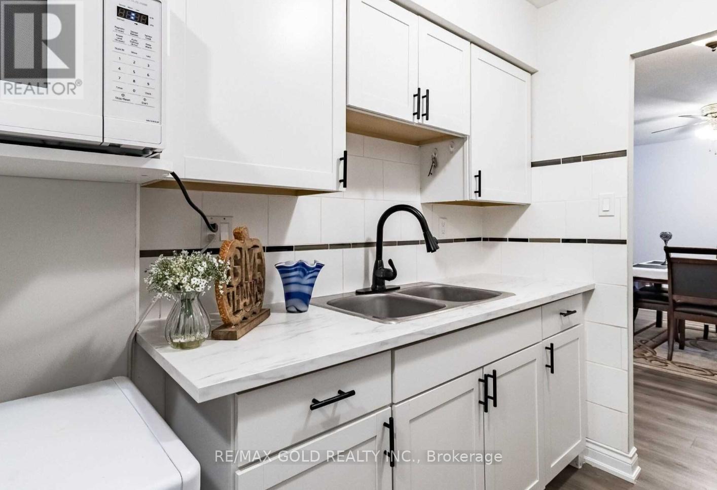 1603 - 390 Dixon Road, Toronto, Ontario  M9R 1T4 - Photo 6 - W12334052