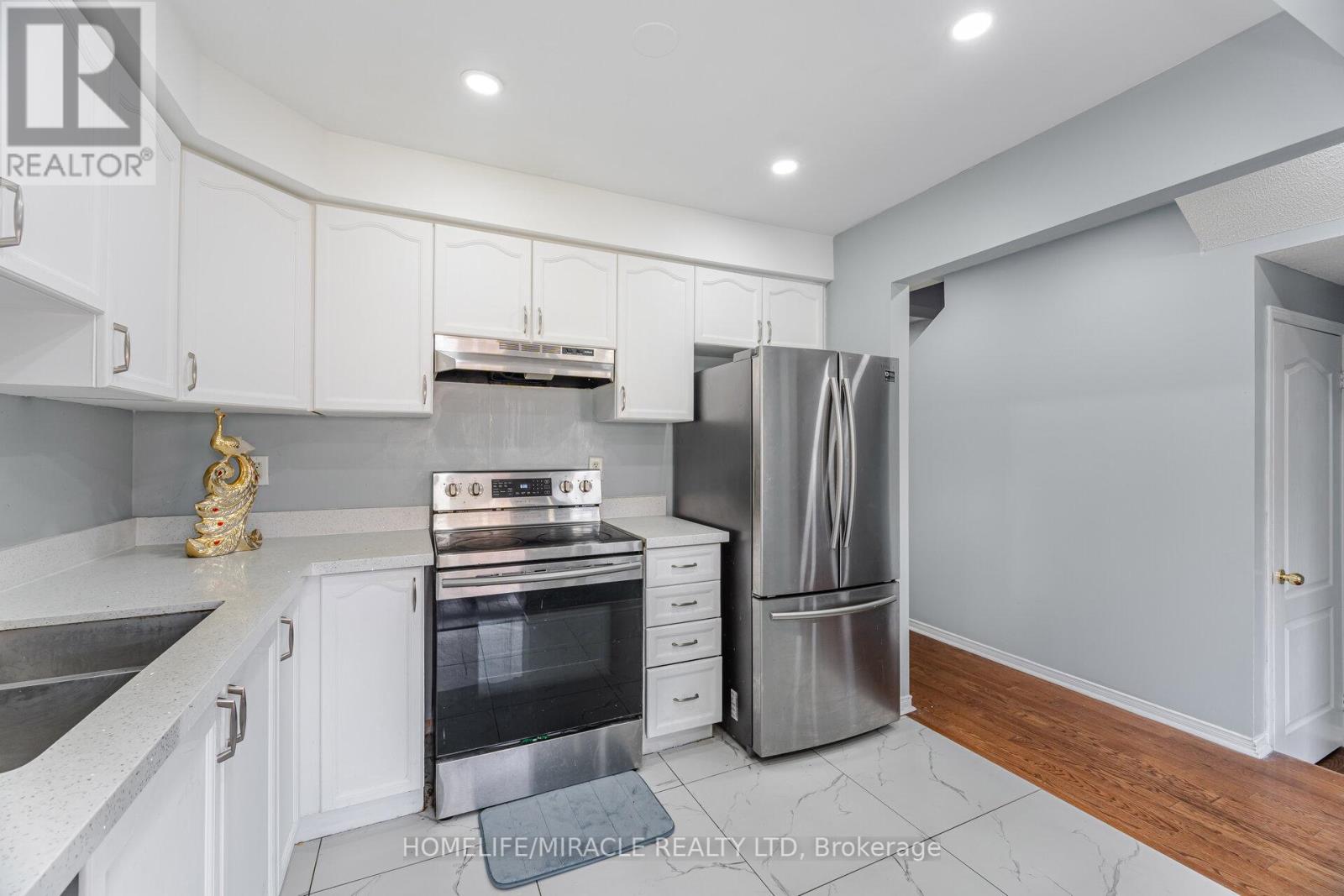 4 Vauxhall Crescent, Brampton, Ontario  L7A 3A3 - Photo 12 - W12334080