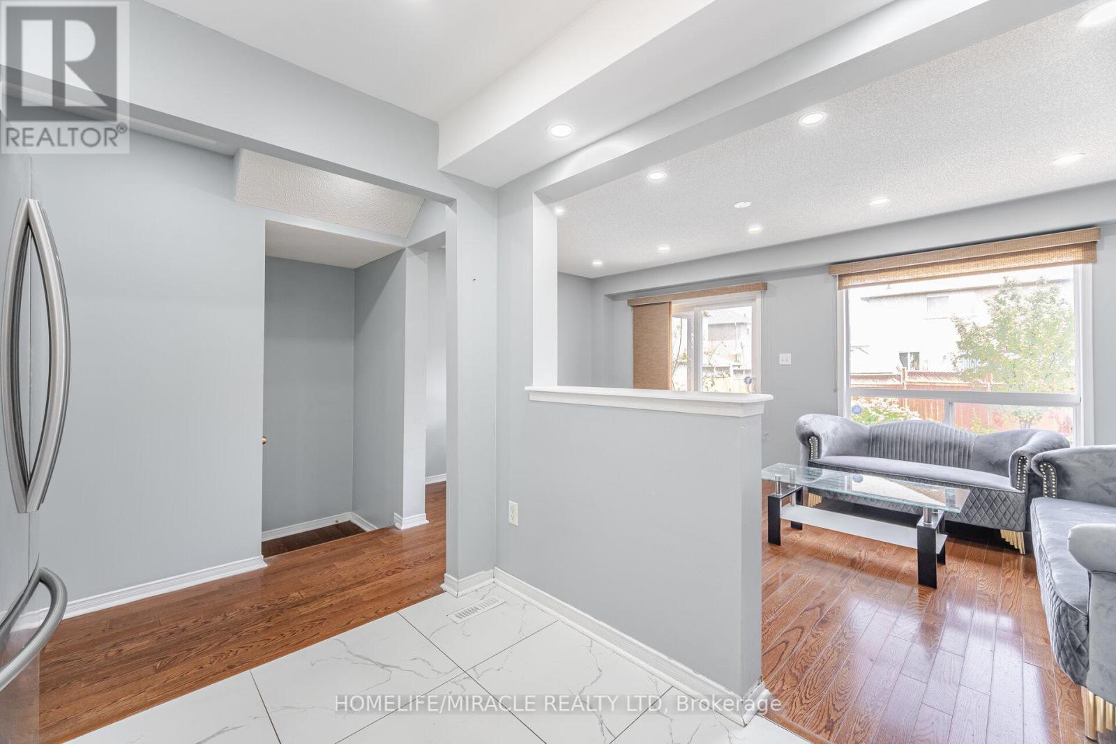 4 Vauxhall Crescent, Brampton, Ontario  L7A 3A3 - Photo 13 - W12334080