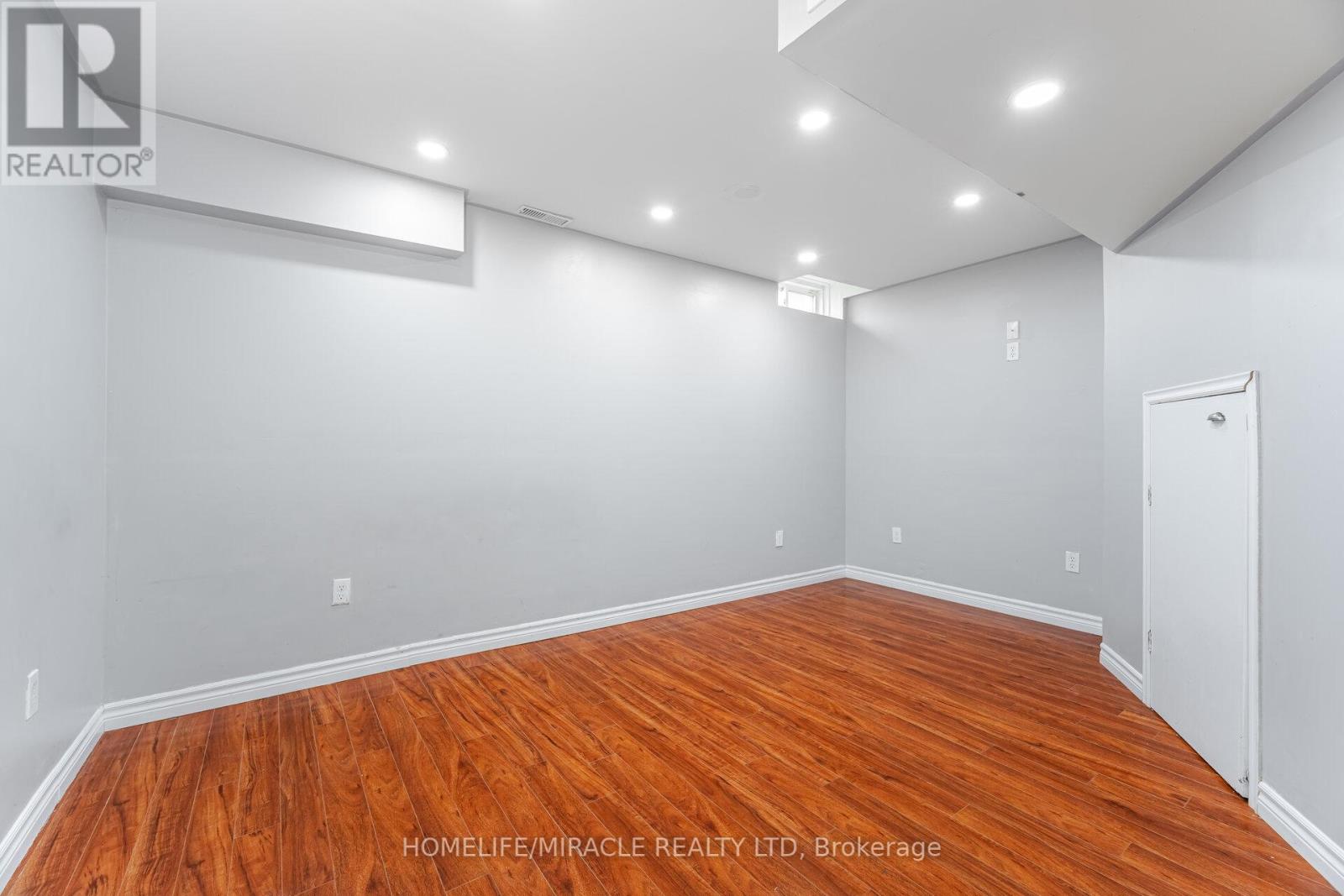 4 Vauxhall Crescent, Brampton, Ontario  L7A 3A3 - Photo 37 - W12334080