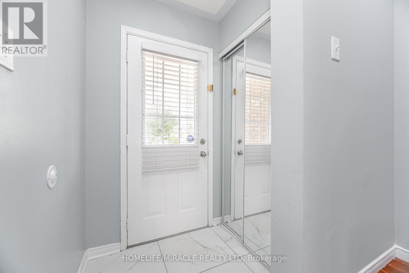 4 Vauxhall Crescent, Brampton, Ontario  L7A 3A3 - Photo 8 - W12334080