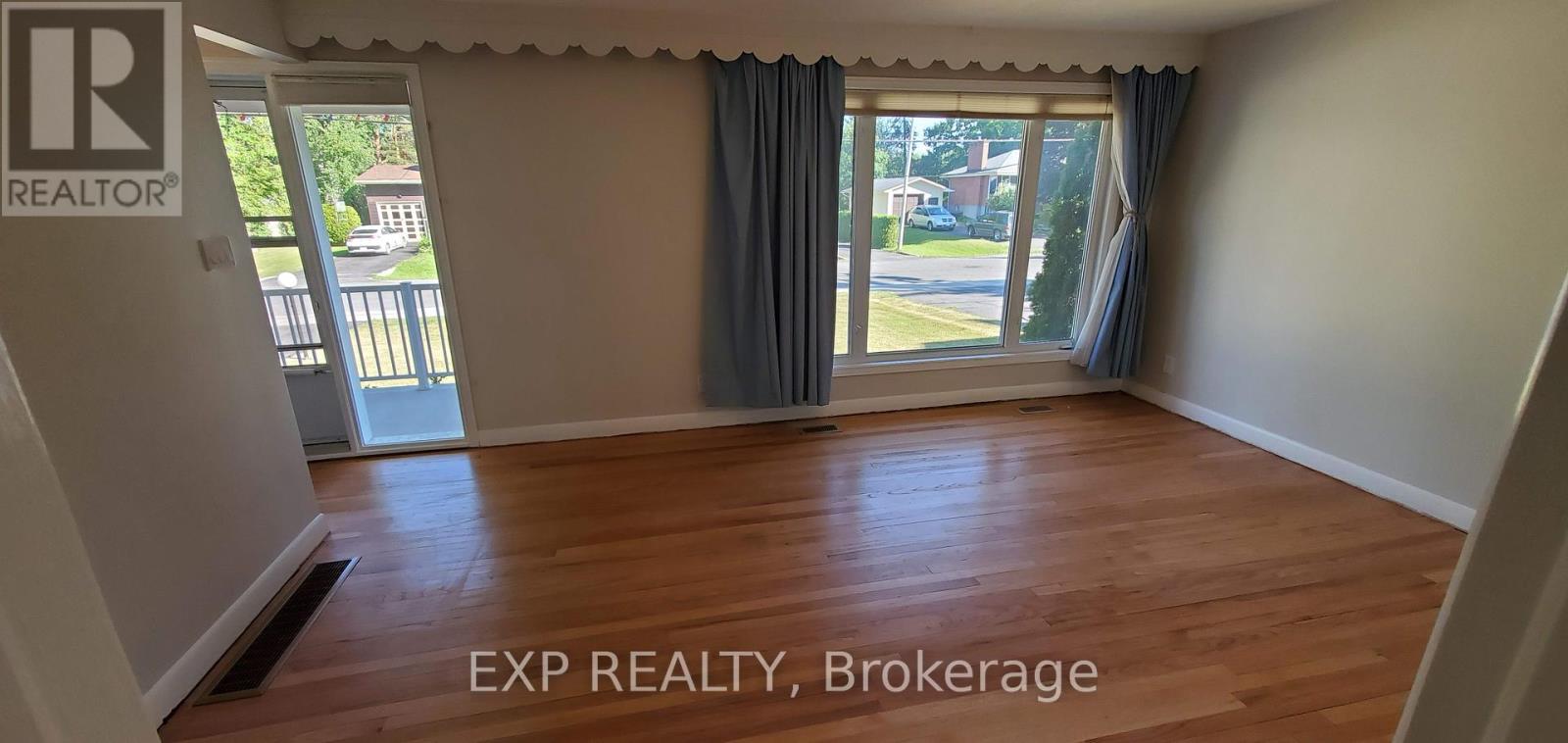 113 Ridgefield Crescent, Ottawa, Ontario  K2H 6T4 - Photo 4 - X12332293