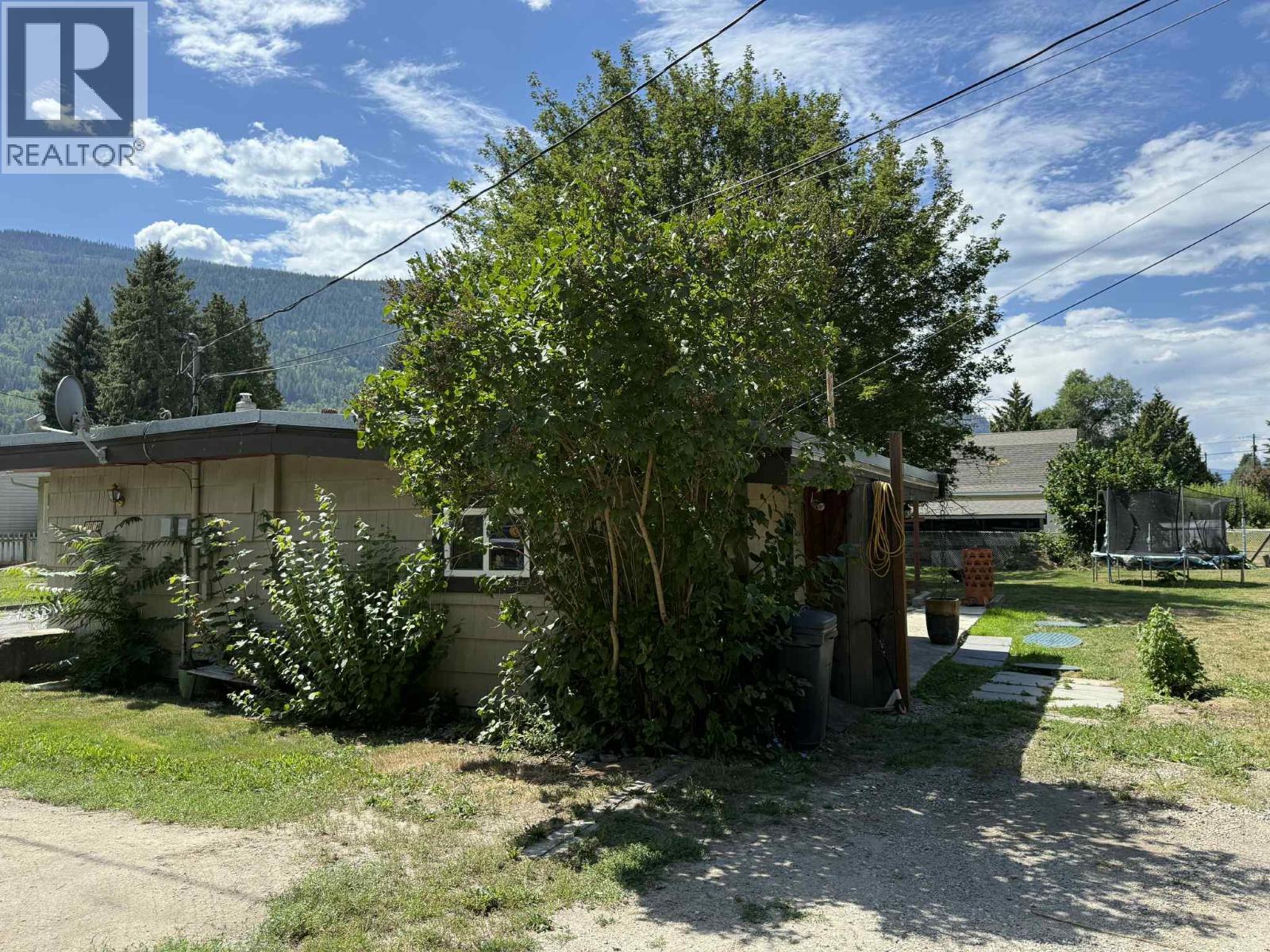 1114 Columbia Heights, Robson, British Columbia  V0G 1X0 - Photo 2 - 10358606