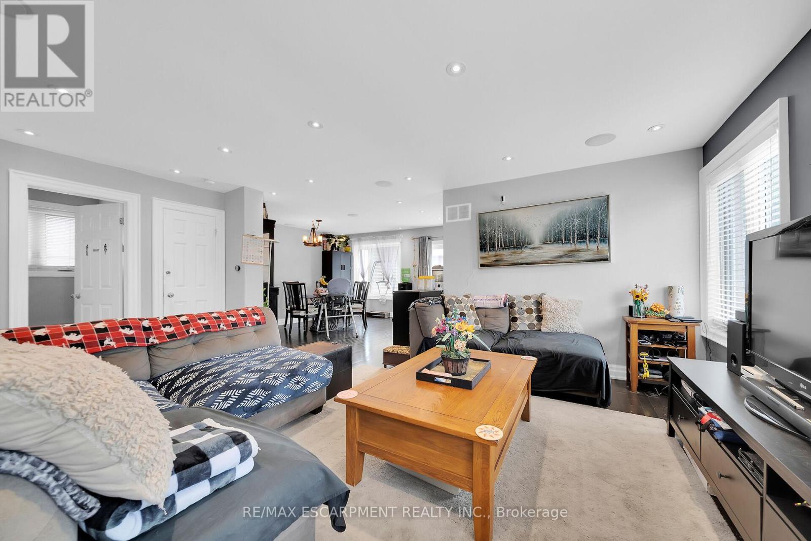 2 Tyler Drive, Hamilton, Ontario  L8E 4W9 - Photo 8 - X12334055