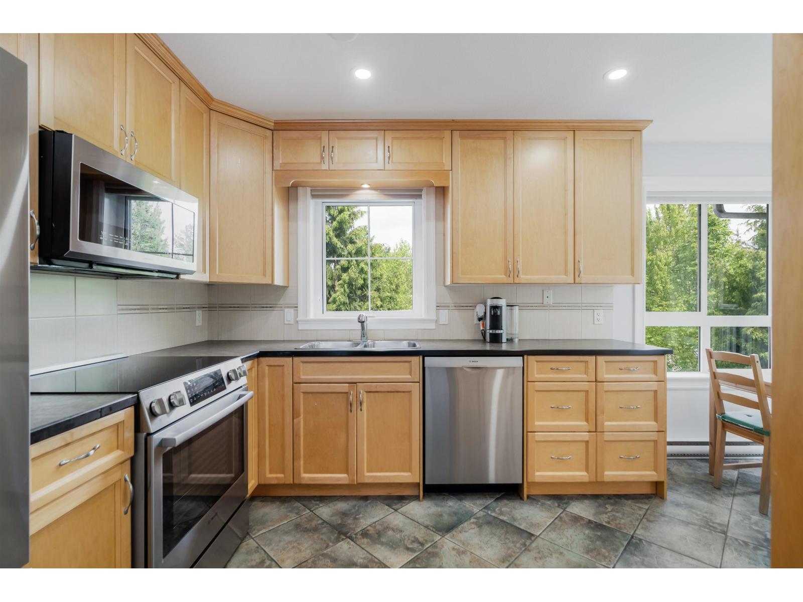 305 20750 Duncan Way, Langley, British Columbia  V3A 9J6 - Photo 4 - R3035330