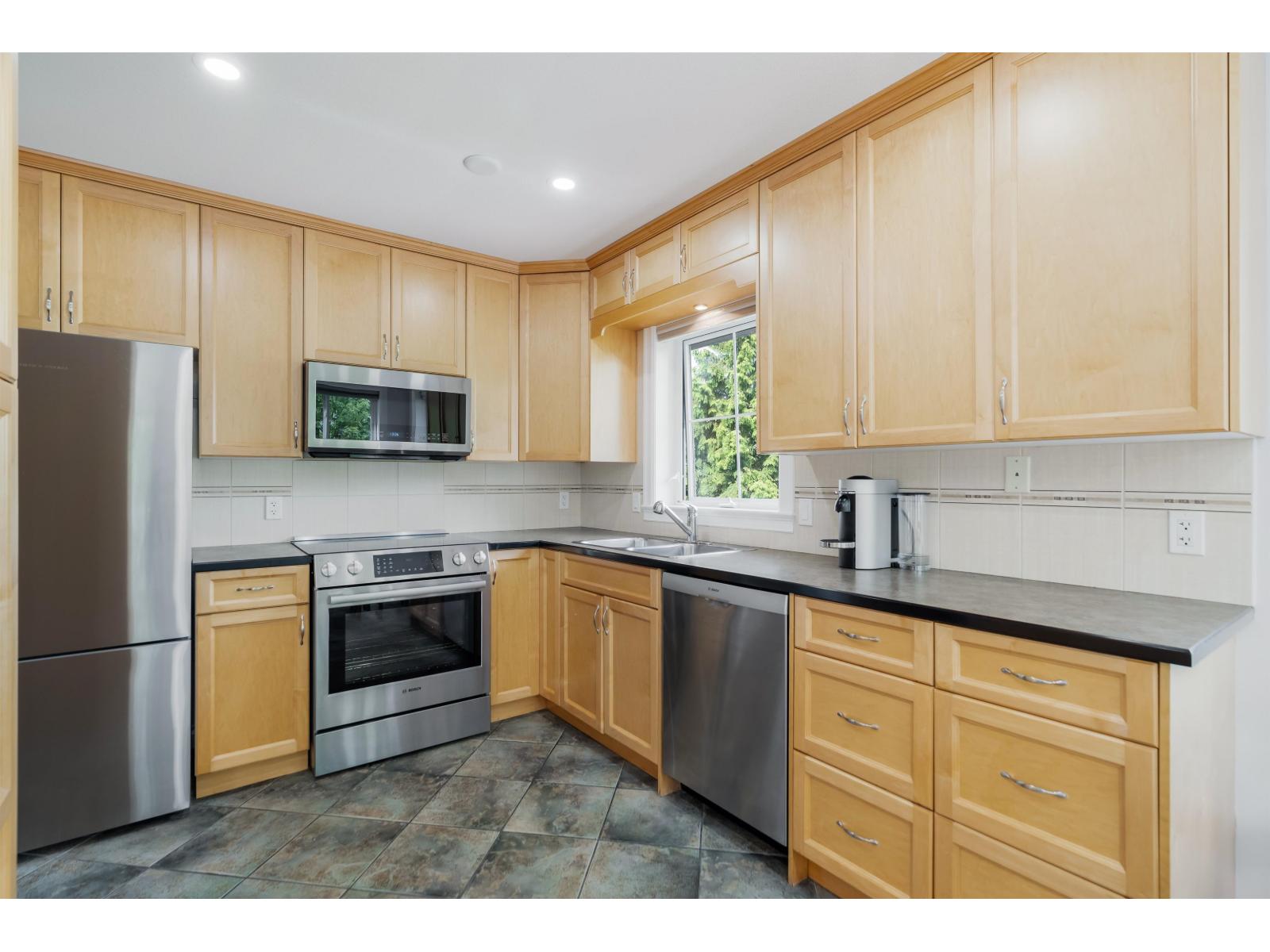 305 20750 Duncan Way, Langley, British Columbia  V3A 9J6 - Photo 5 - R3035330