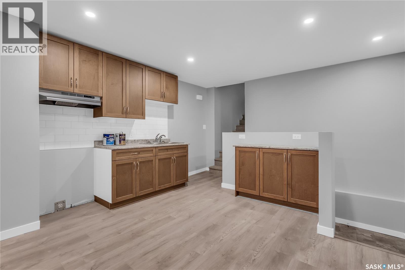 Property at 228 S AVENUE S image 3