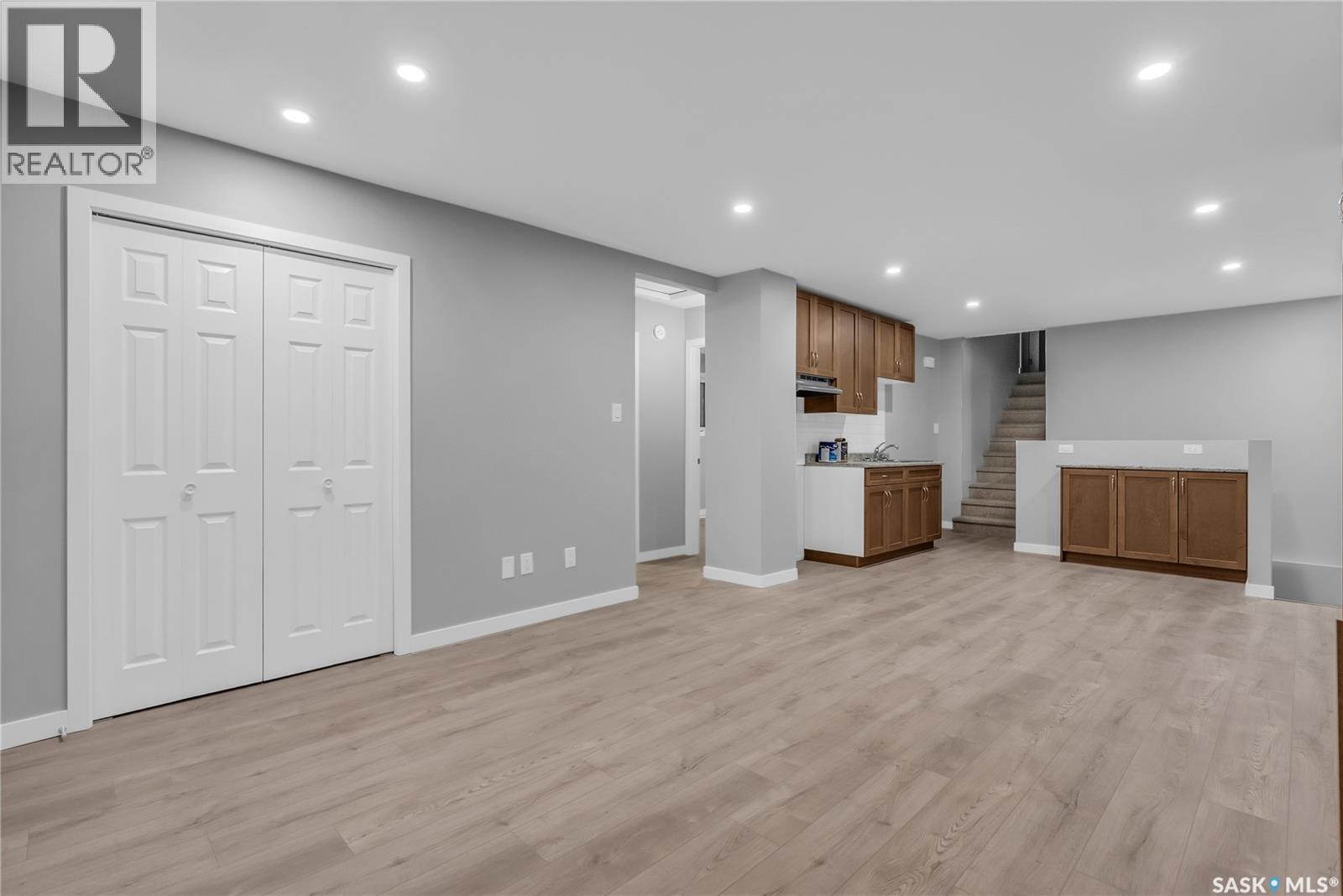 Property at 228 S AVENUE S image 4