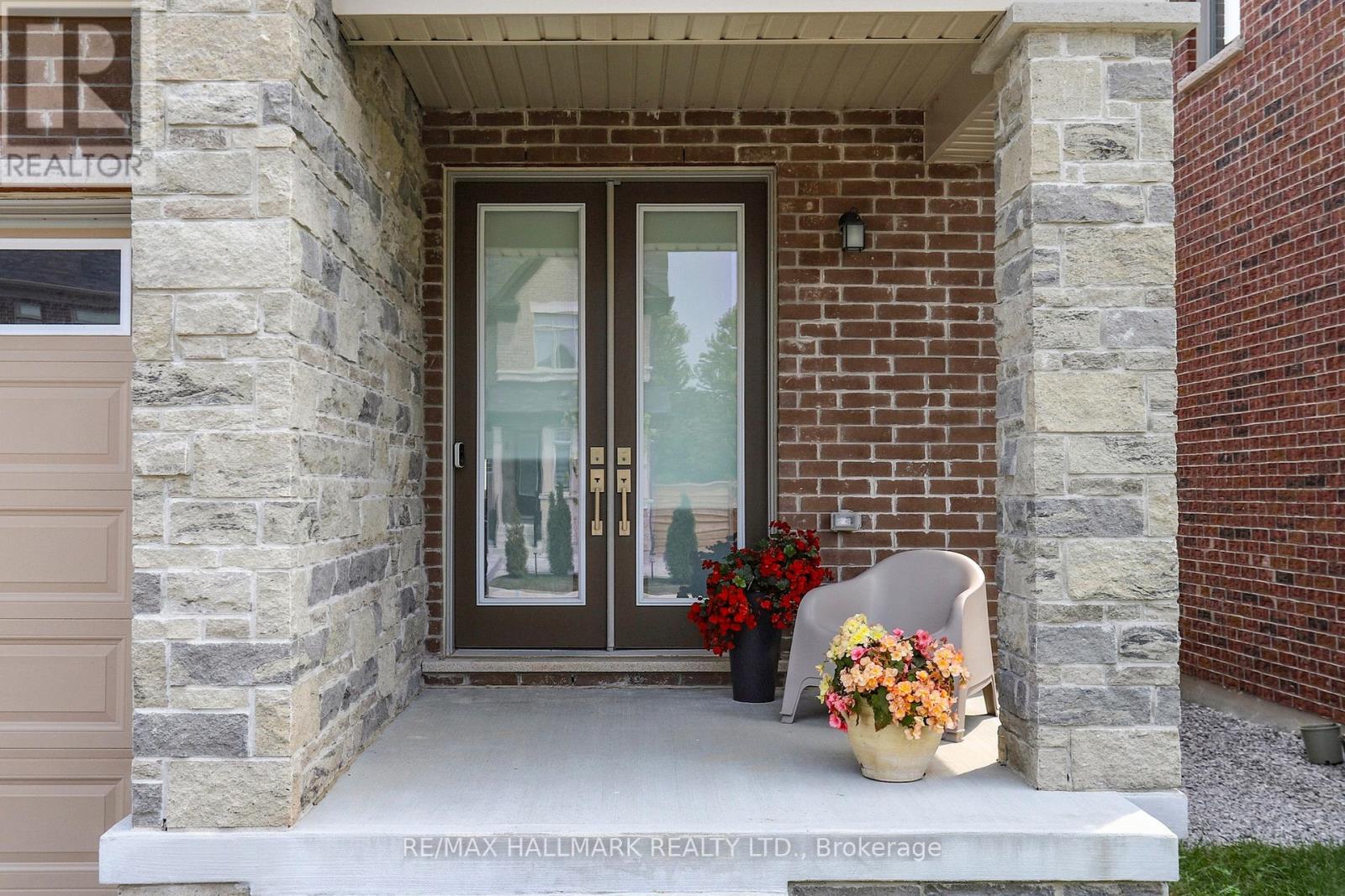 Property at 232 BUSATO DRIVE image 4