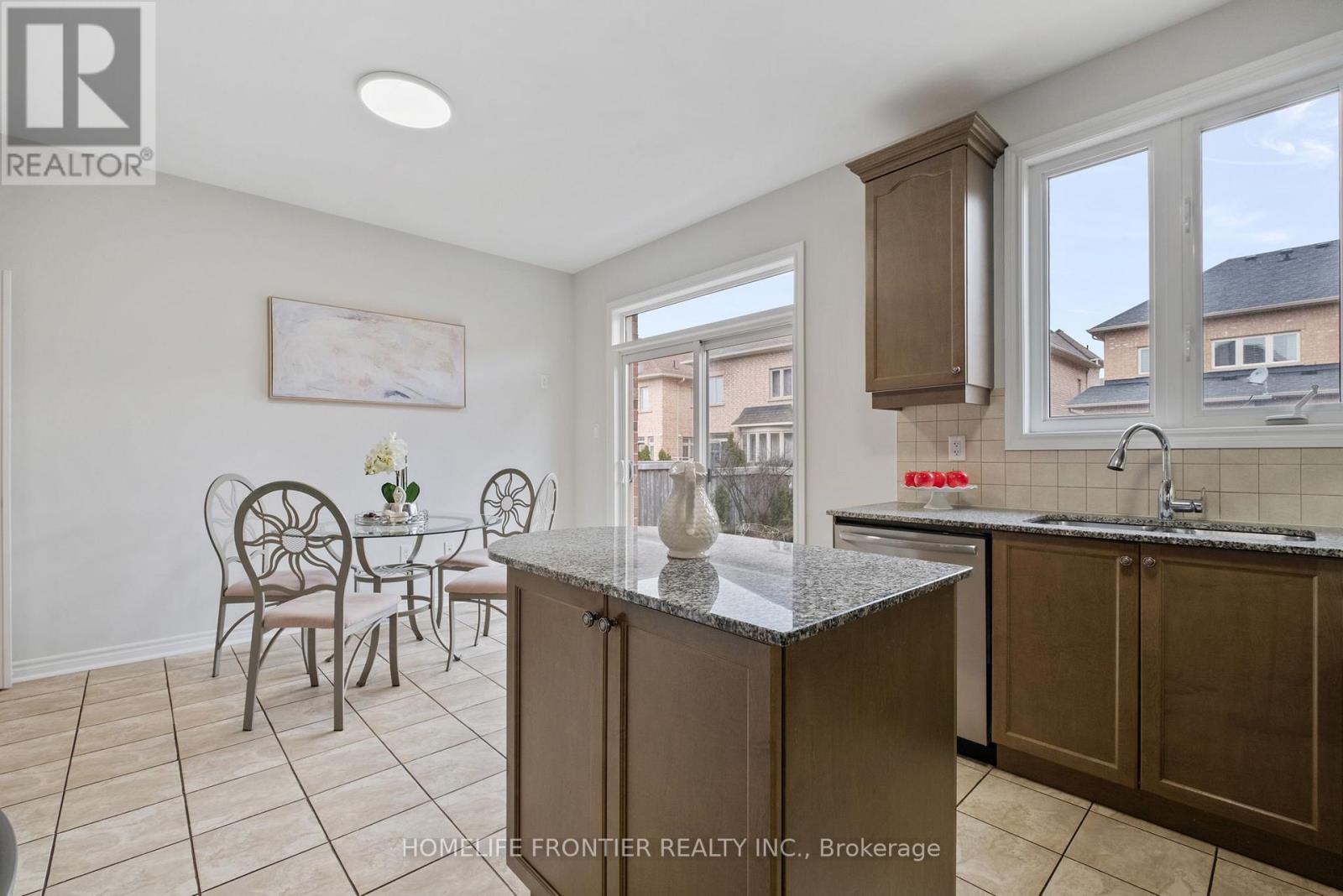 92 Wardlaw Place, Vaughan, Ontario  L4H 0Z9 - Photo 10 - N12334175