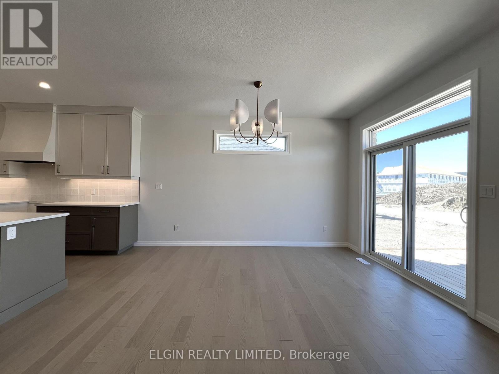 Photo 13 of 27 for 45 Hemlock Crescent