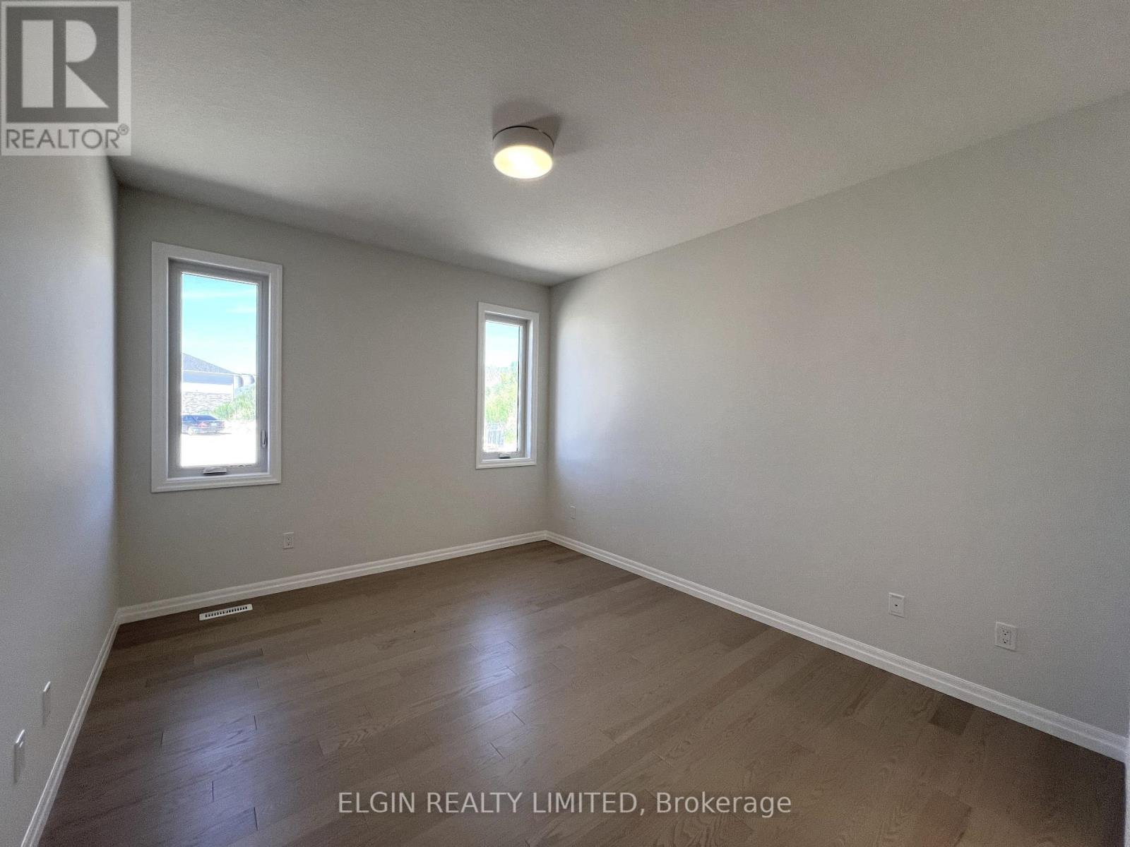 Photo 15 of 27 for 45 Hemlock Crescent