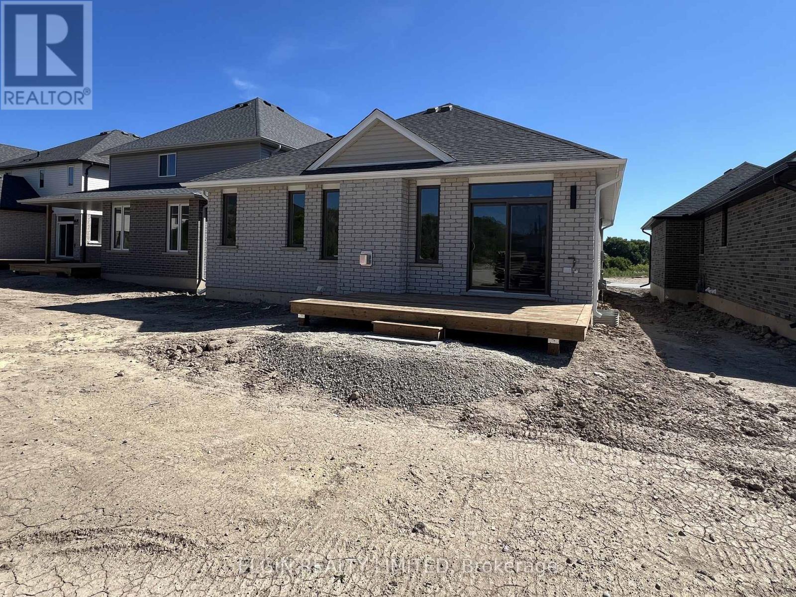 Photo 27 of 27 for 45 Hemlock Crescent