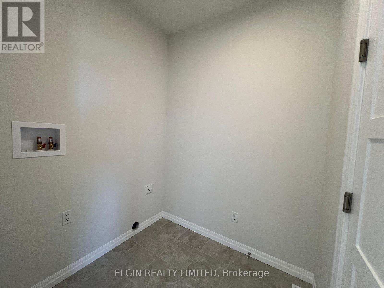 Photo 4 of 27 for 45 Hemlock Crescent