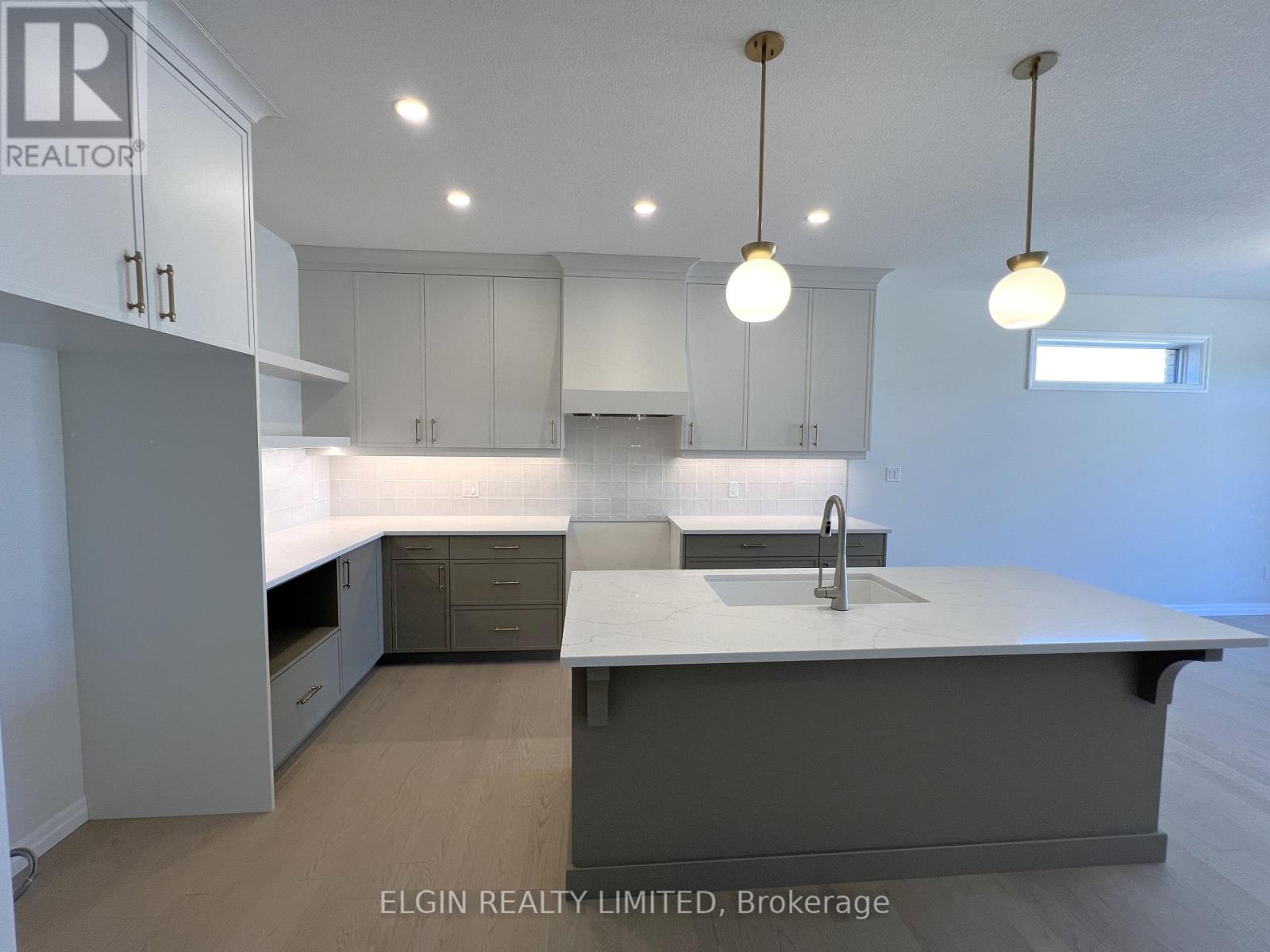 Photo 6 of 27 for 45 Hemlock Crescent