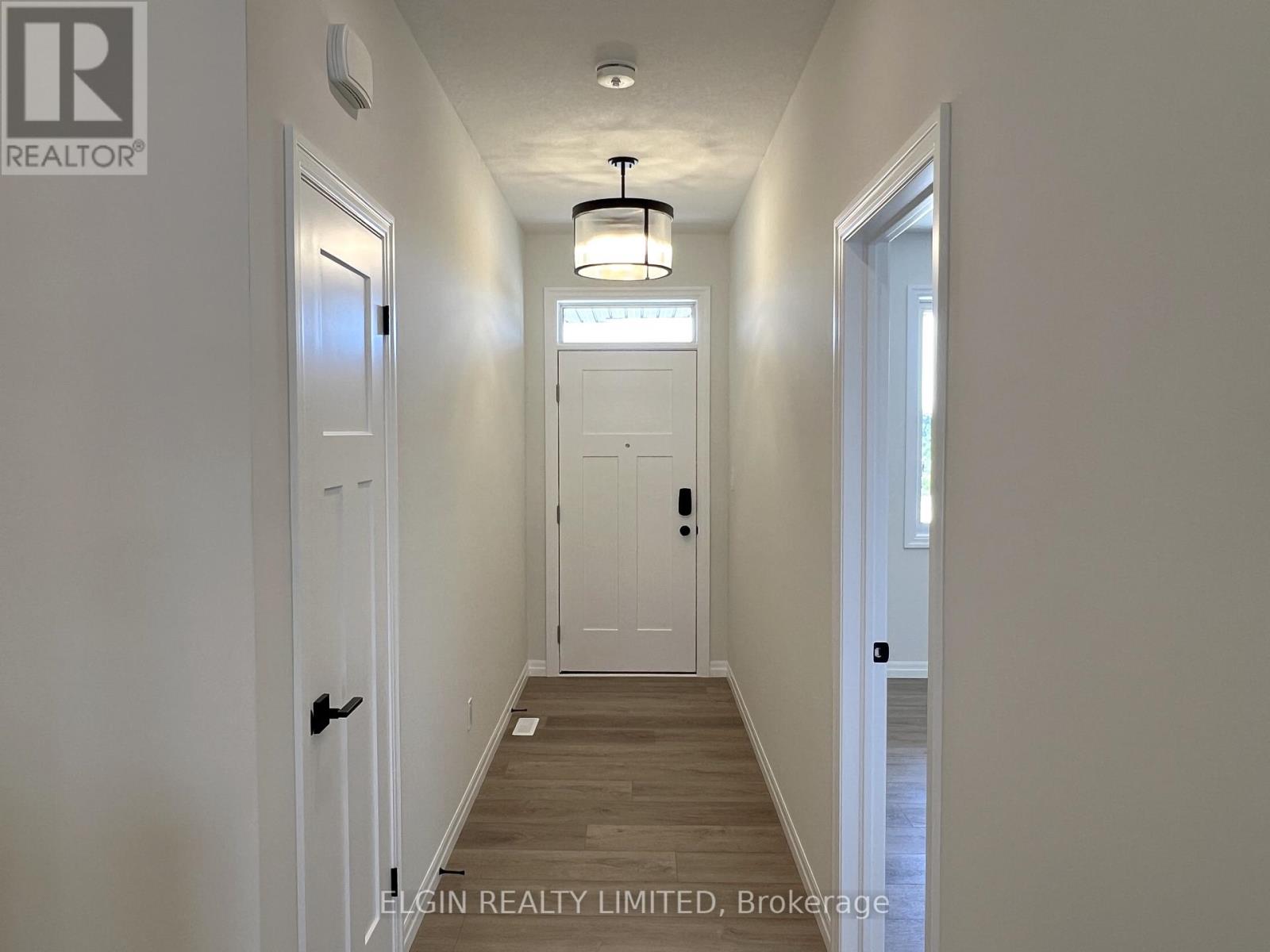 Photo 2 of 26 for 47 Hemlock Crescent