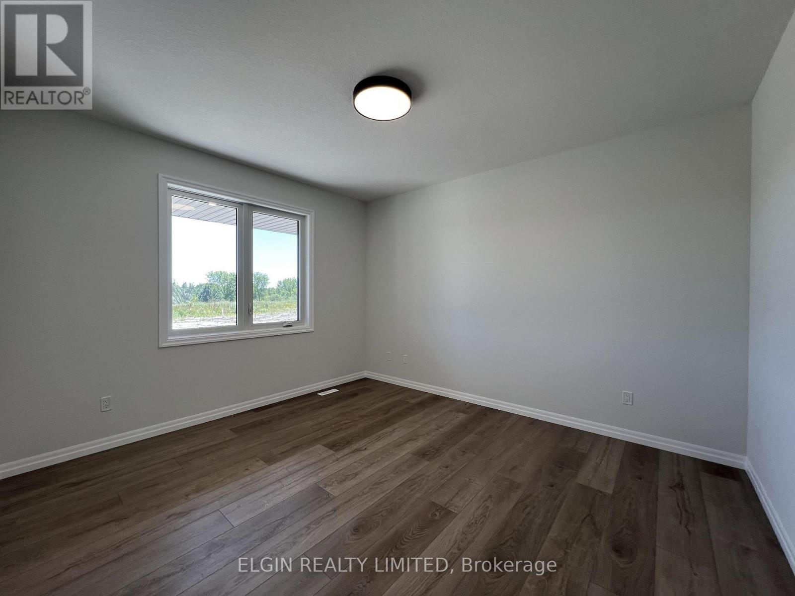 Photo 3 of 26 for 47 Hemlock Crescent