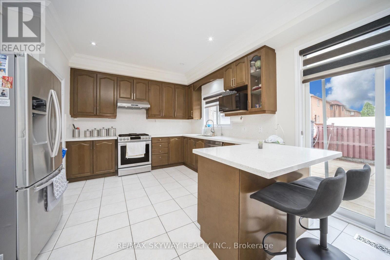 15 Borneo Crescent, Brampton, Ontario  L6R 3C6 - Photo 19 - W12334193