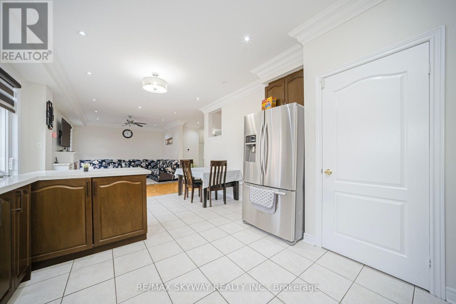 15 Borneo Crescent, Brampton, Ontario  L6R 3C6 - Photo 21 - W12334193