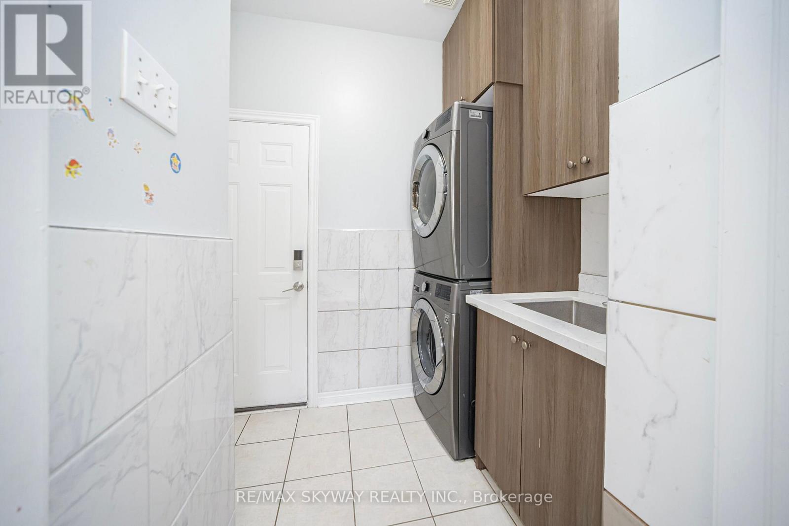 15 Borneo Crescent, Brampton, Ontario  L6R 3C6 - Photo 22 - W12334193