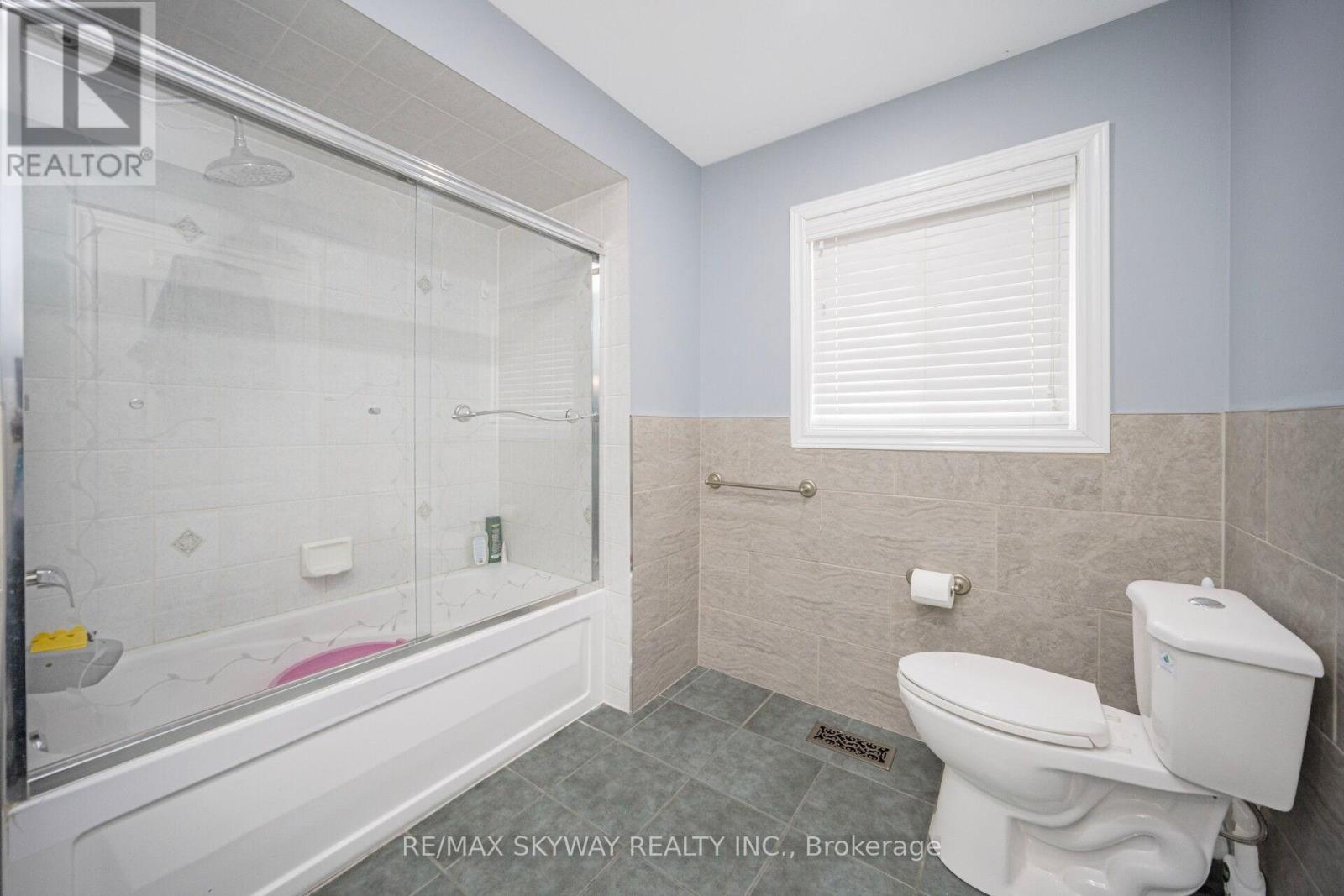 15 Borneo Crescent, Brampton, Ontario  L6R 3C6 - Photo 29 - W12334193