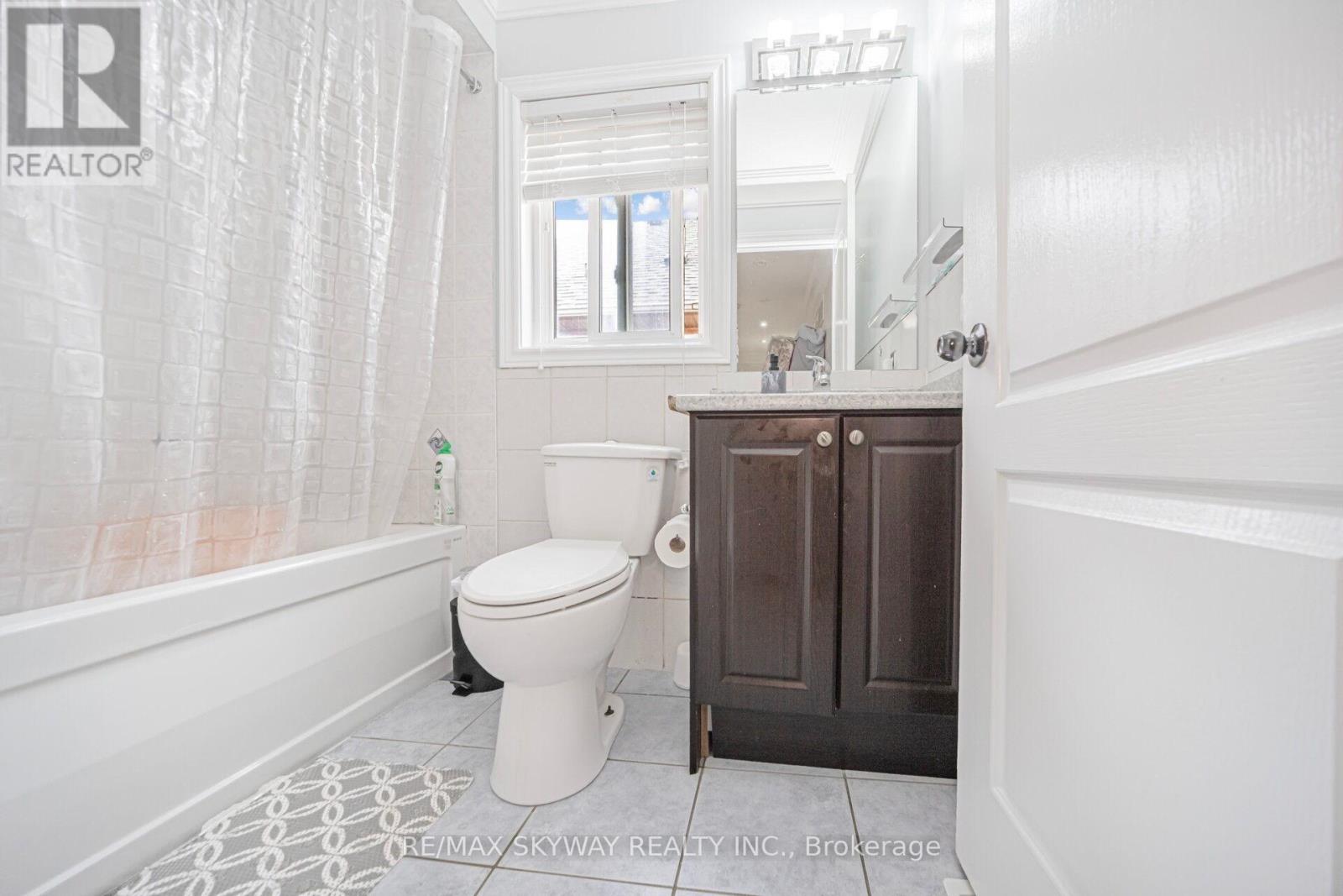 15 Borneo Crescent, Brampton, Ontario  L6R 3C6 - Photo 34 - W12334193
