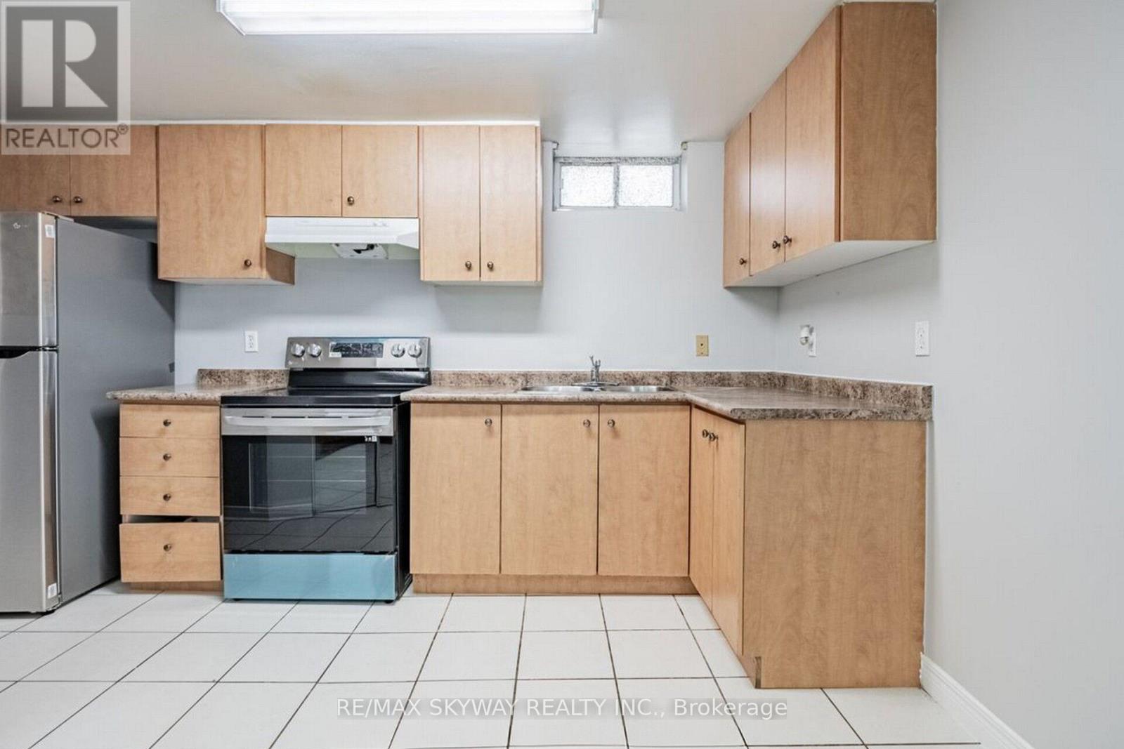 15 Borneo Crescent, Brampton, Ontario  L6R 3C6 - Photo 38 - W12334193