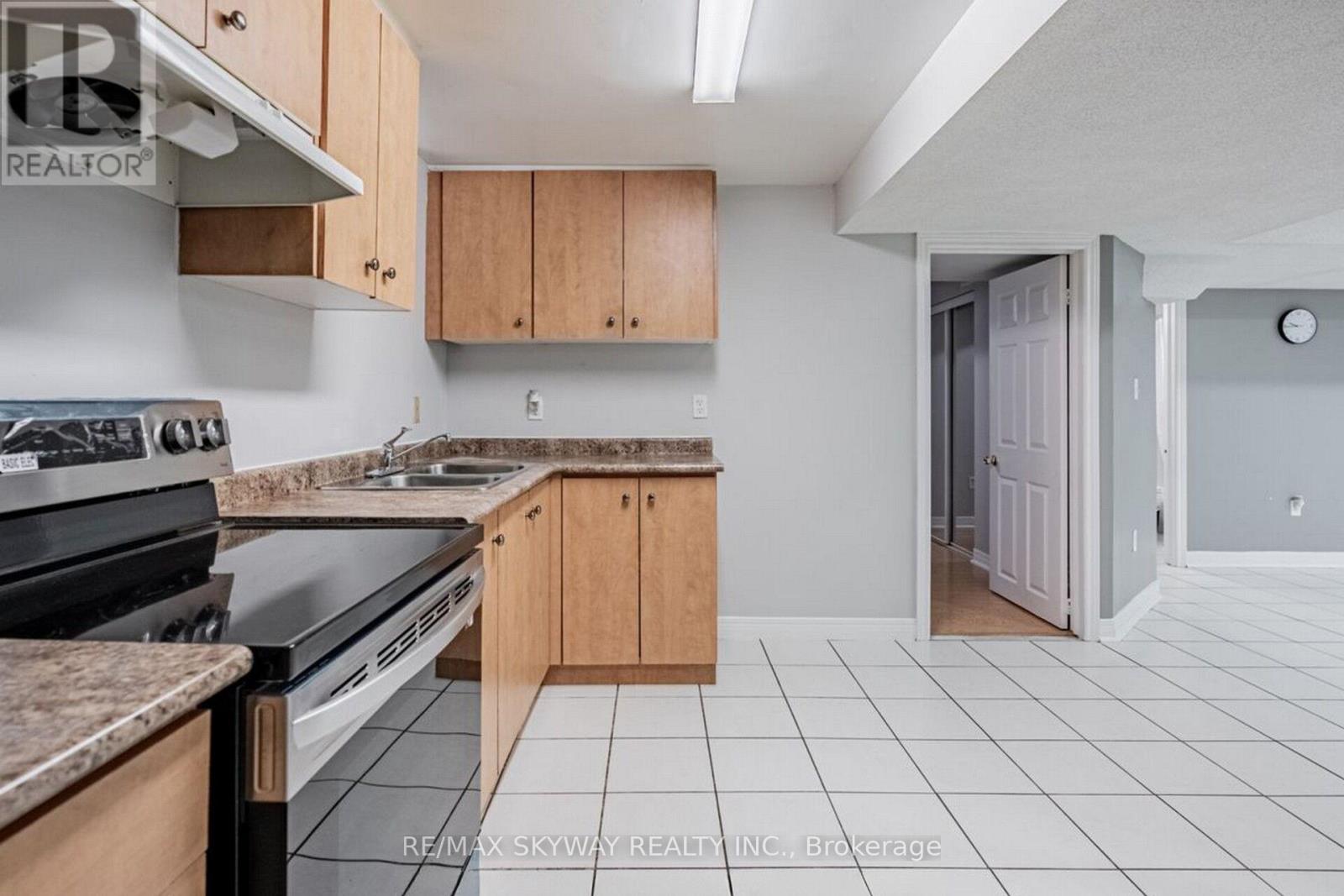 15 Borneo Crescent, Brampton, Ontario  L6R 3C6 - Photo 39 - W12334193