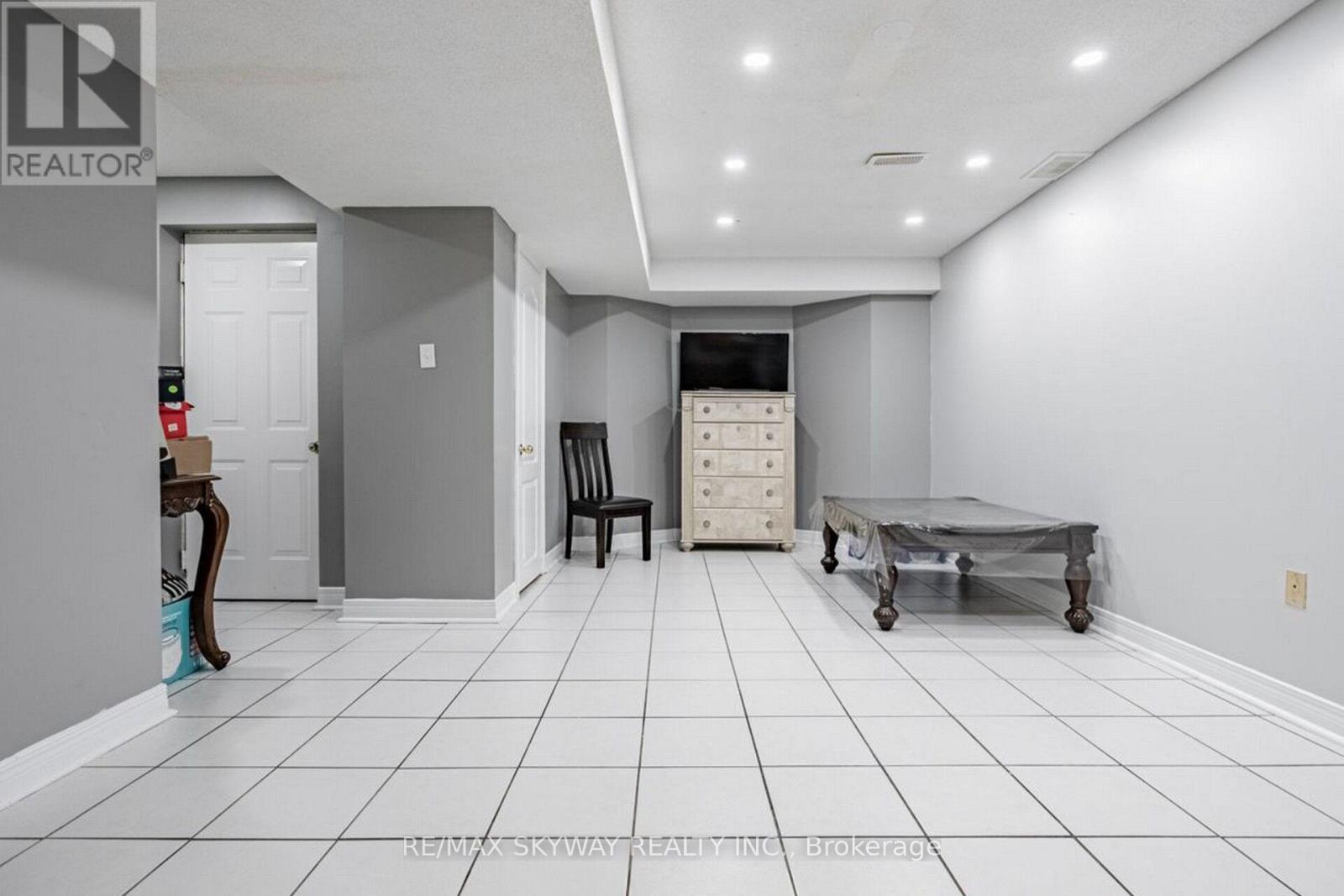 15 Borneo Crescent, Brampton, Ontario  L6R 3C6 - Photo 41 - W12334193