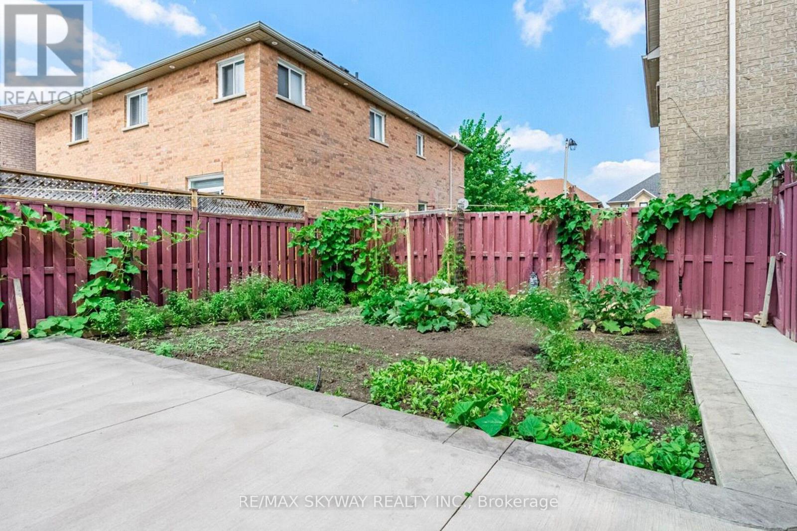 15 Borneo Crescent, Brampton, Ontario  L6R 3C6 - Photo 44 - W12334193