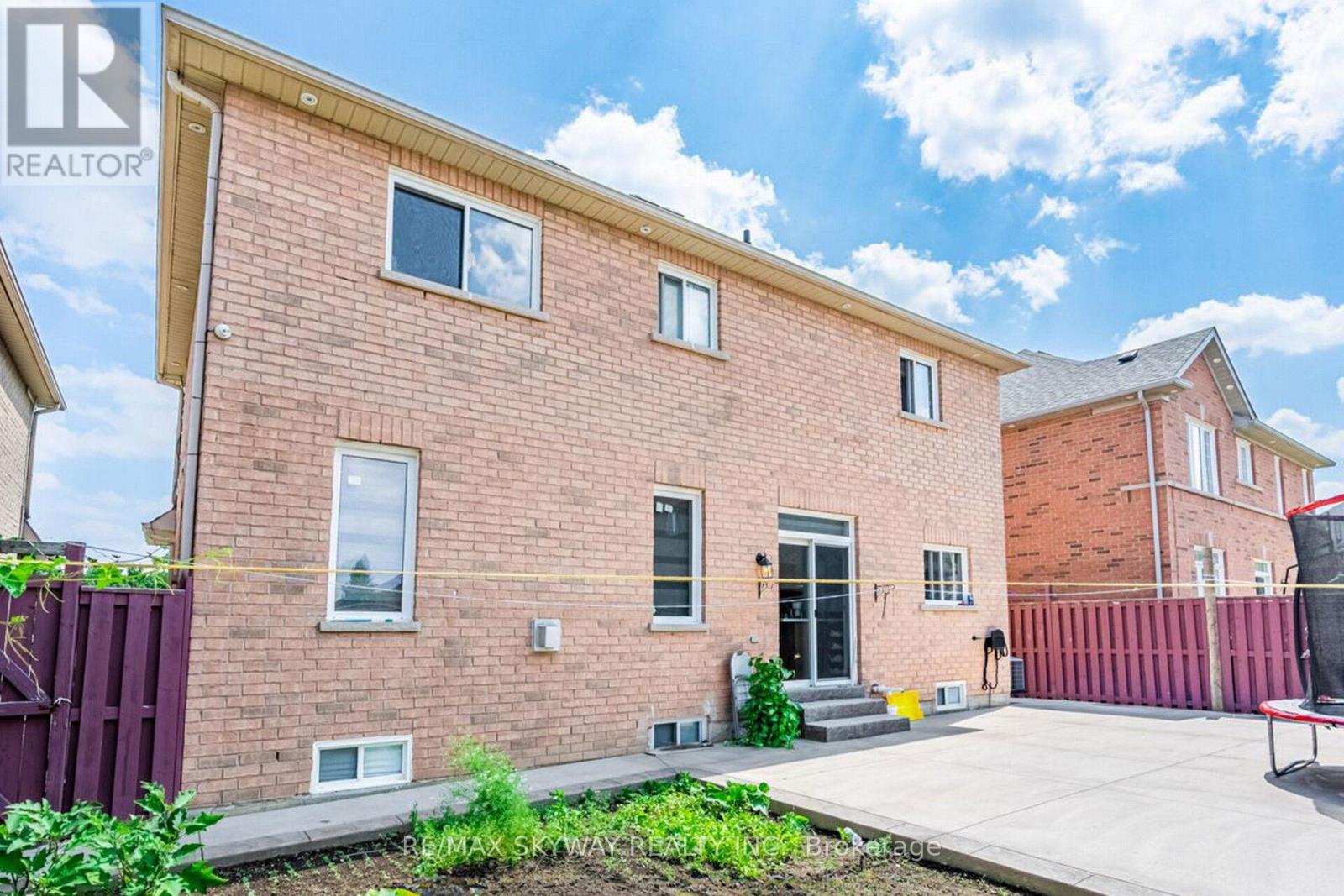 15 Borneo Crescent, Brampton, Ontario  L6R 3C6 - Photo 45 - W12334193