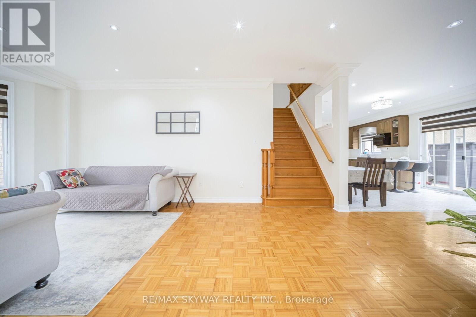 15 Borneo Crescent, Brampton, Ontario  L6R 3C6 - Photo 7 - W12334193