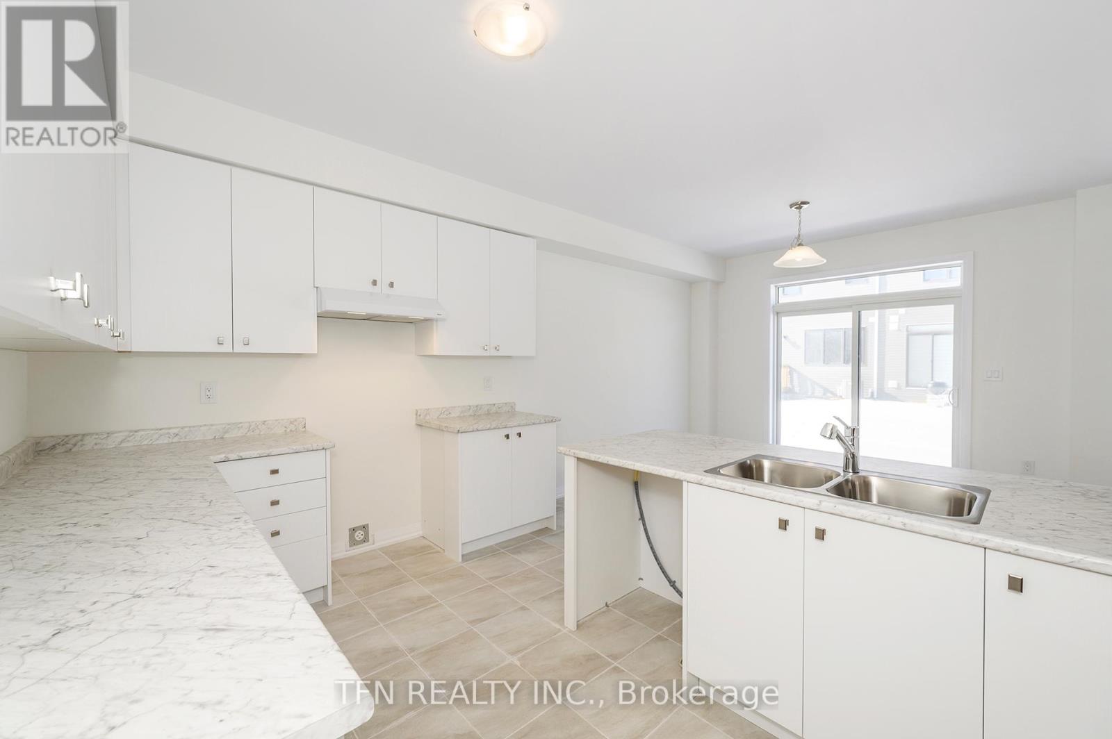 36 Stanley Avenue, Haldimand, Ontario  N3W 0J8 - Photo 13 - X12334187