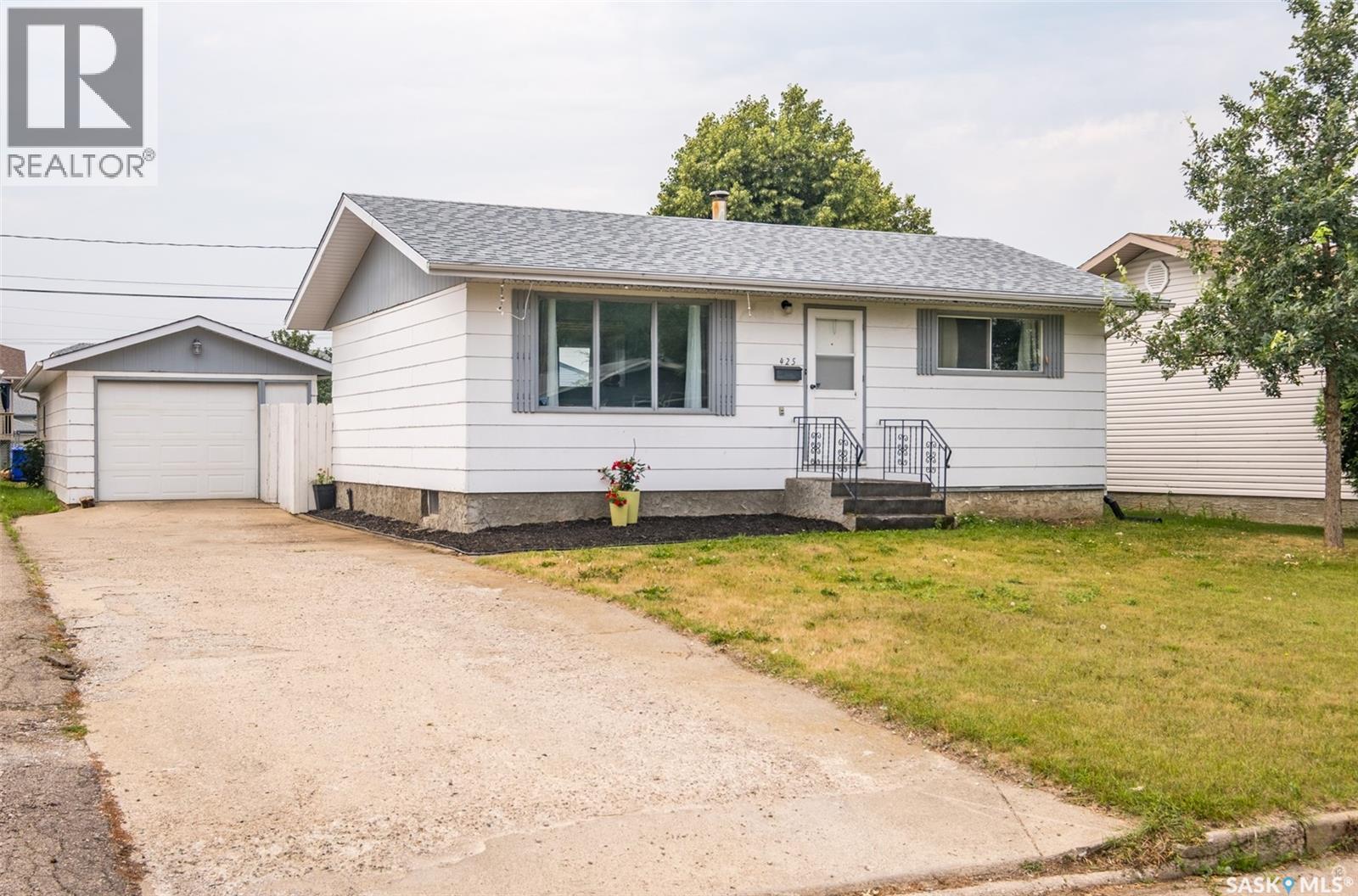 425 30th Street E, Prince Albert, Saskatchewan  S6V 1Z5 - Photo 1 - SK015146